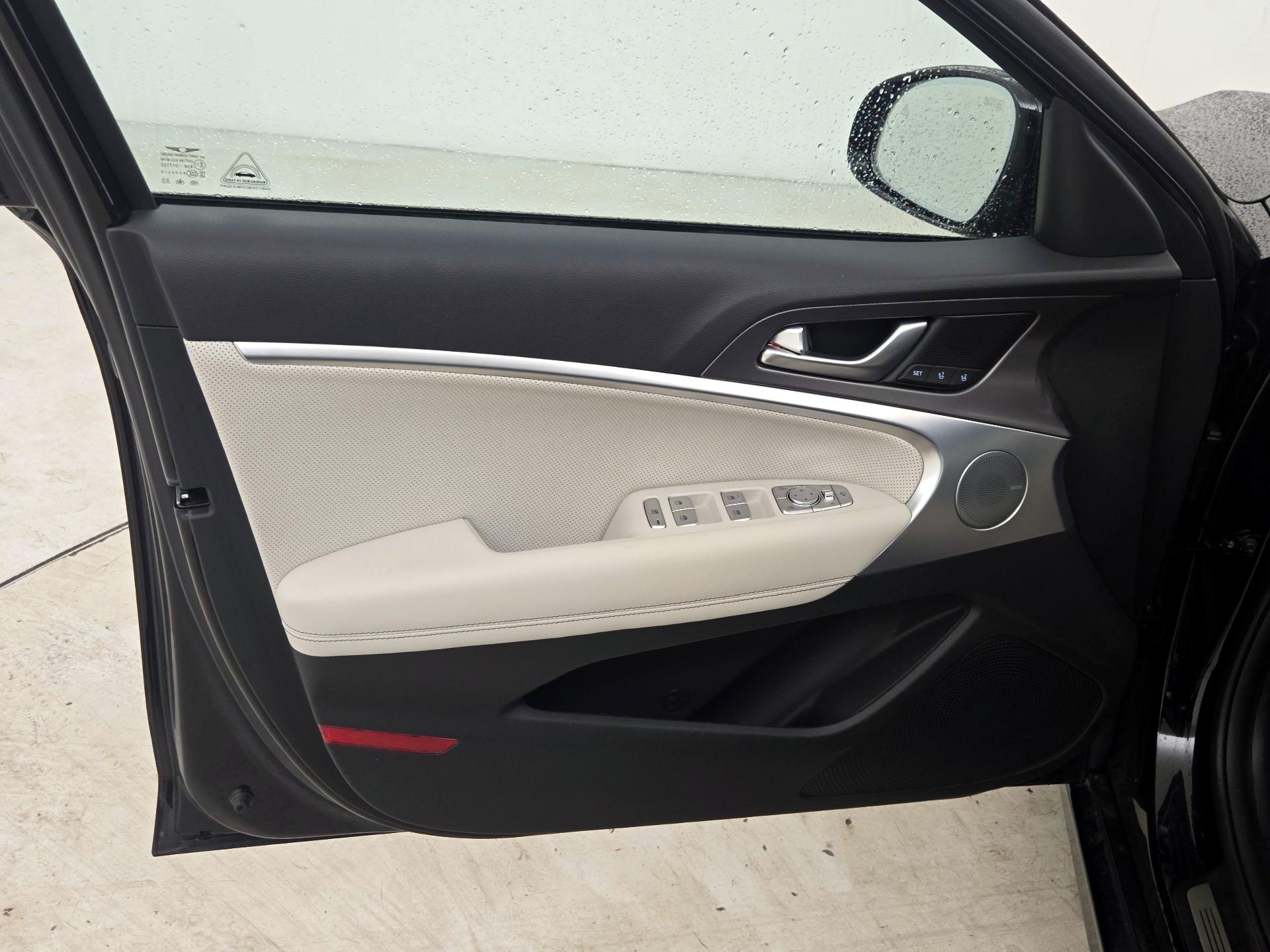 Thumbnail: 2024 Genesis G70 - 12