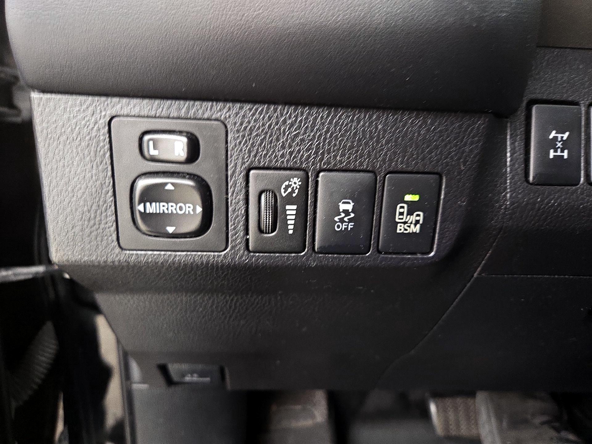 Thumbnail: 2015 Toyota RAV4 - 13