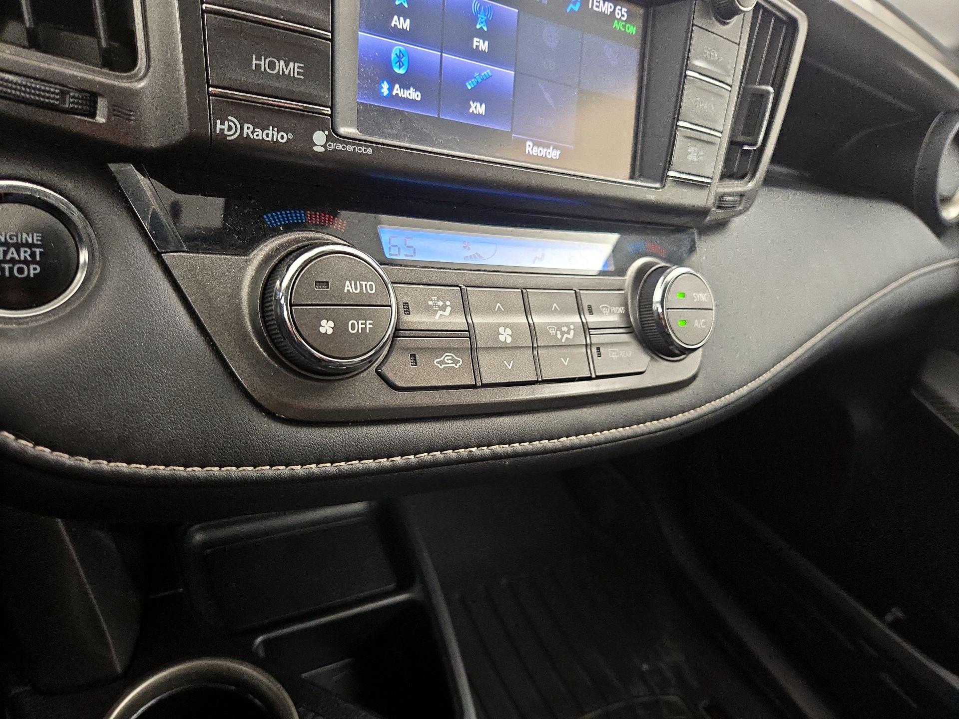 Thumbnail: 2015 Toyota RAV4 - 16