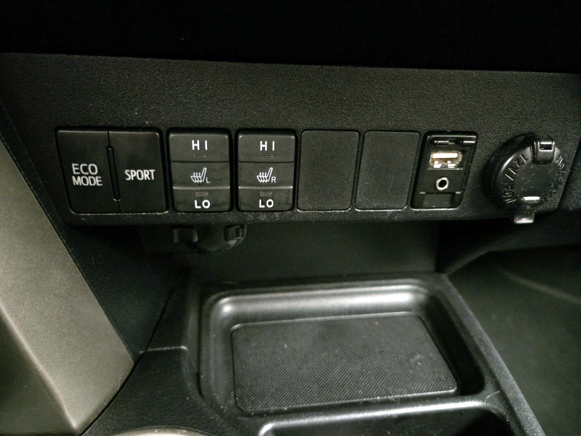 Thumbnail: 2015 Toyota RAV4 - 18