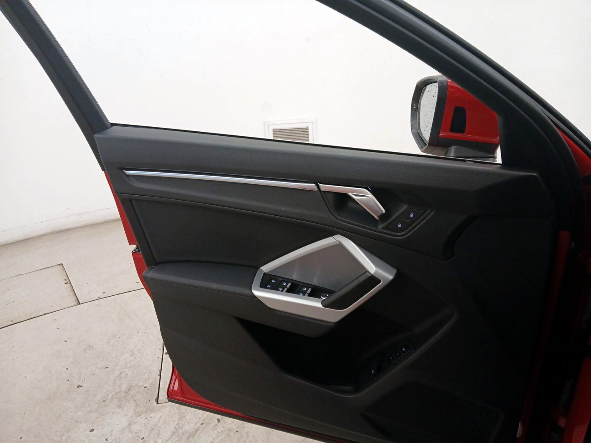 Thumbnail: 2023 Audi Q3 - 12