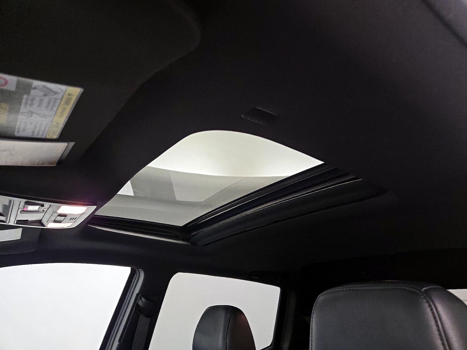 Sunroof(s) & Overhead Airbags