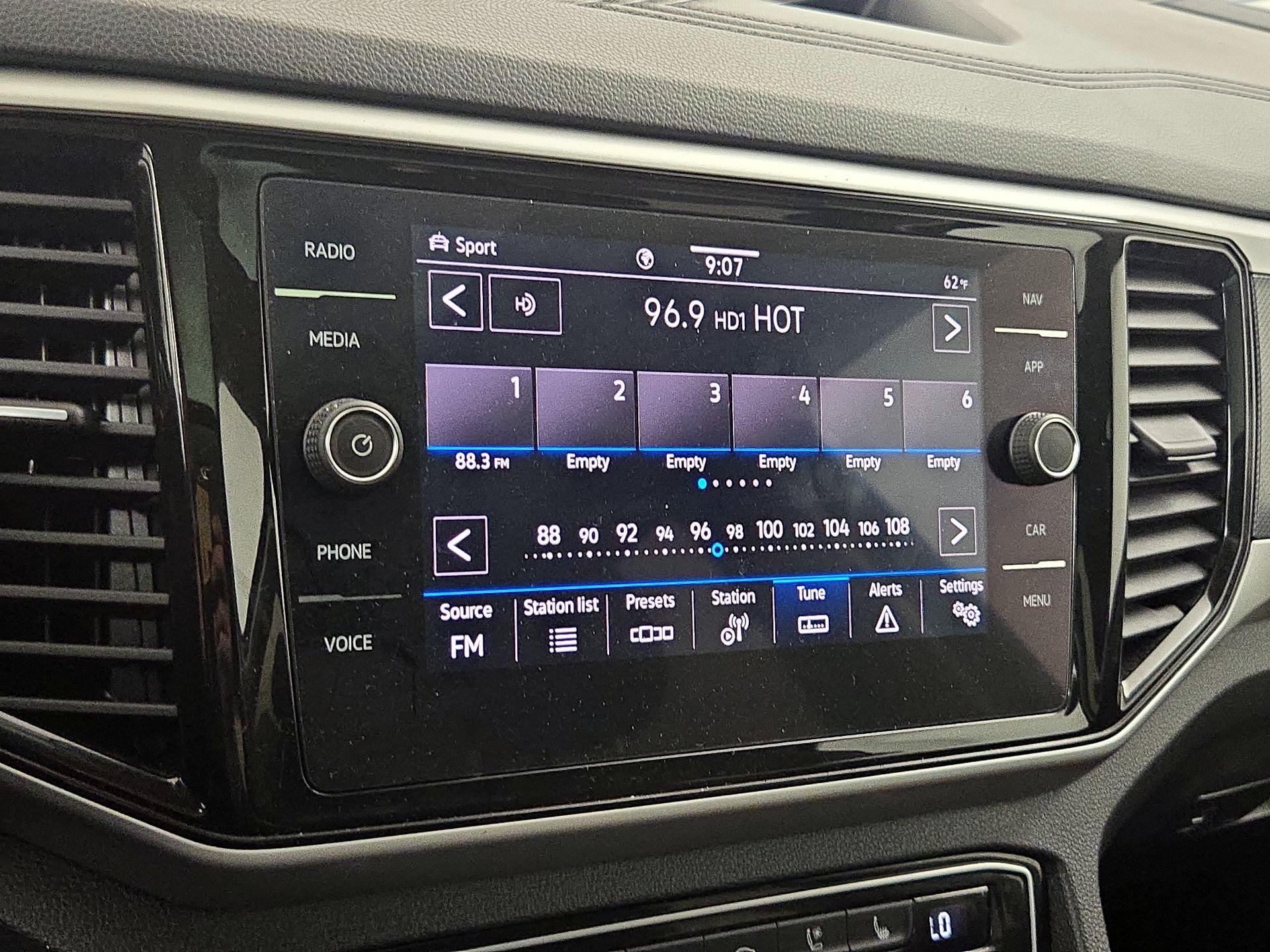 Thumbnail: 2021 Volkswagen Atlas - 16