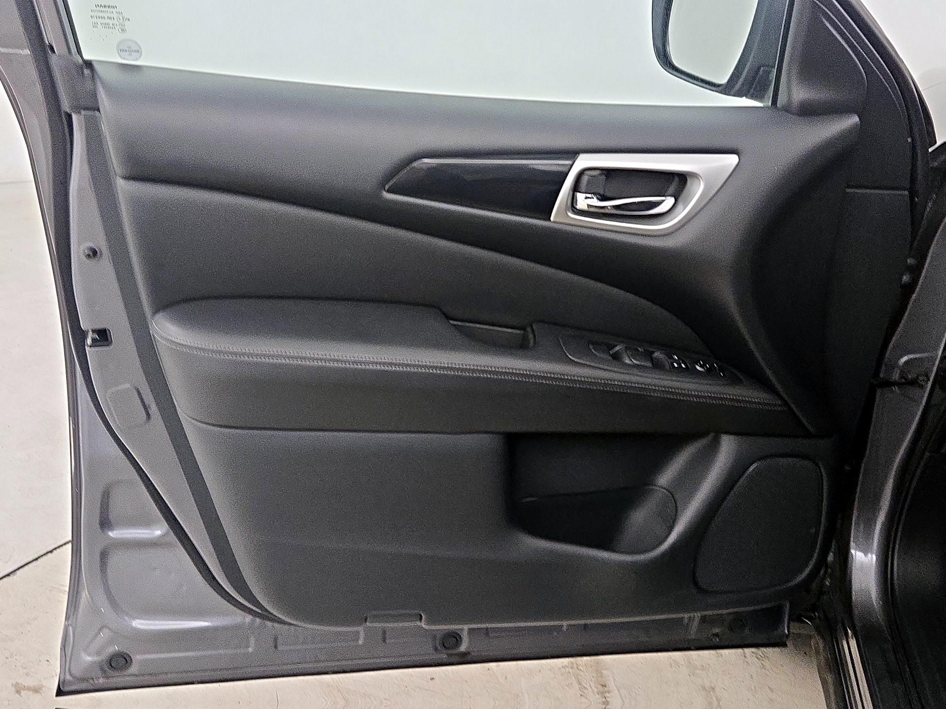 Thumbnail: 2019 Nissan Pathfinder - 12