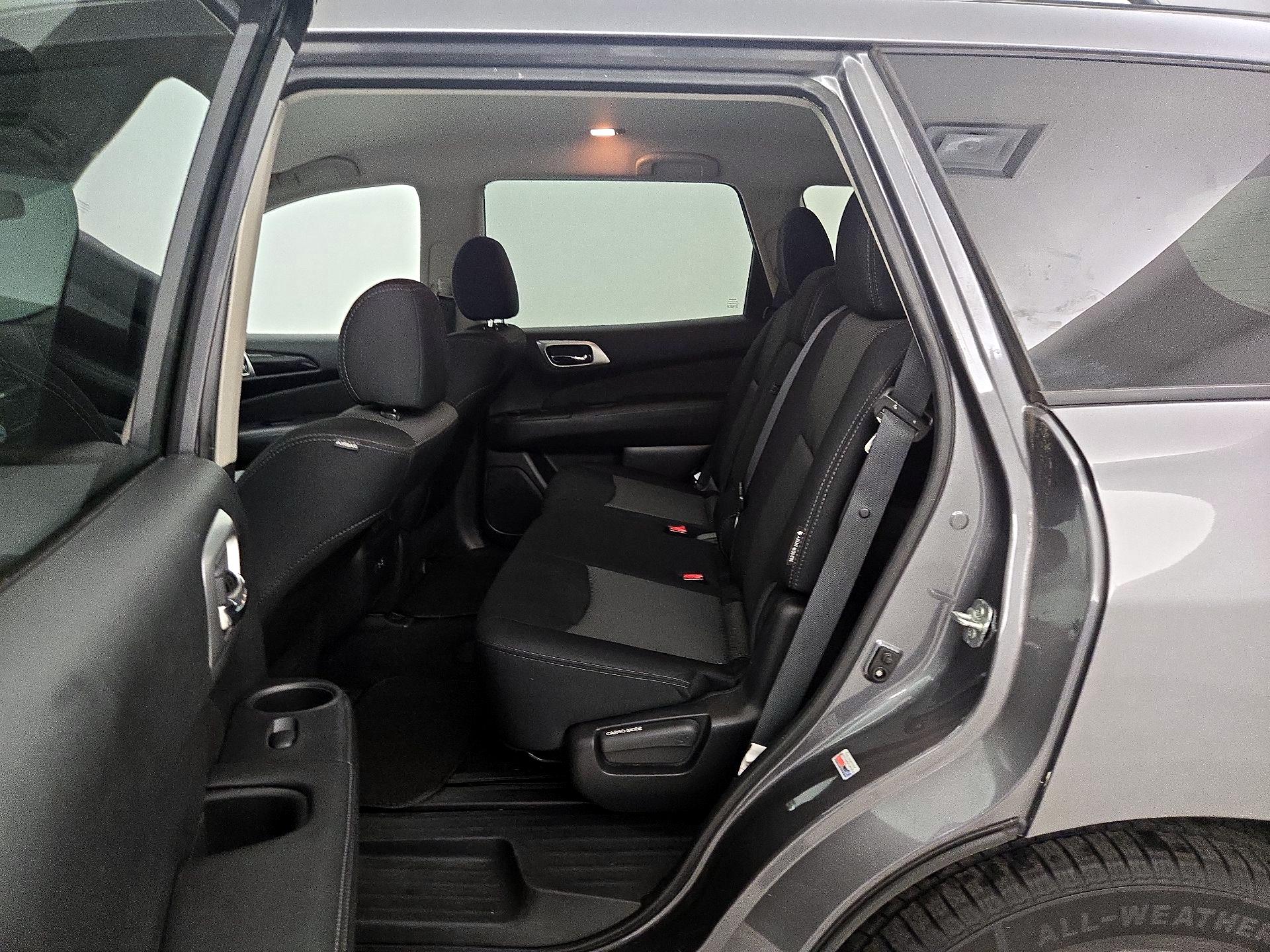 Thumbnail: 2019 Nissan Pathfinder - 19