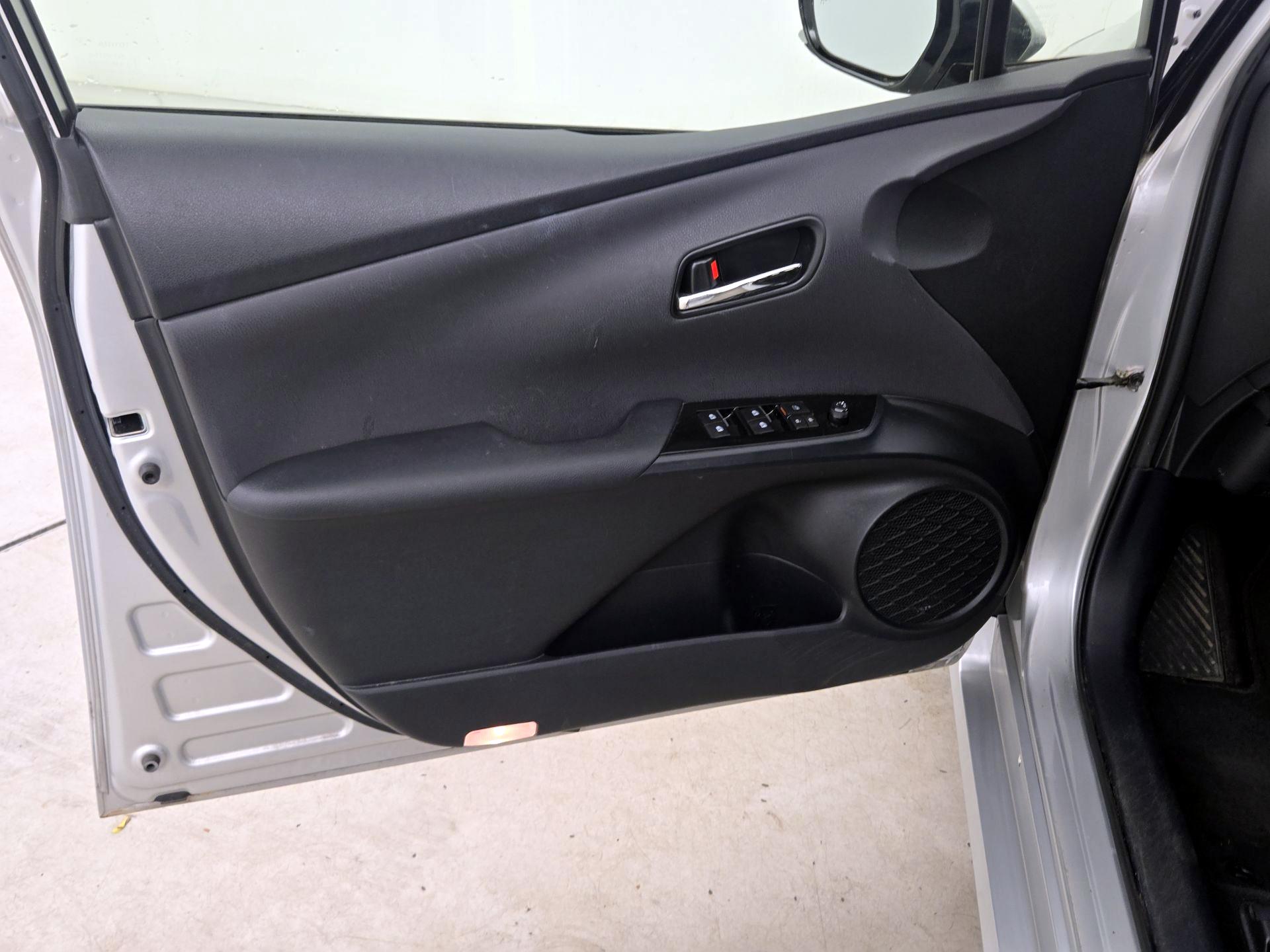 Thumbnail: 2017 Toyota Prius - 12