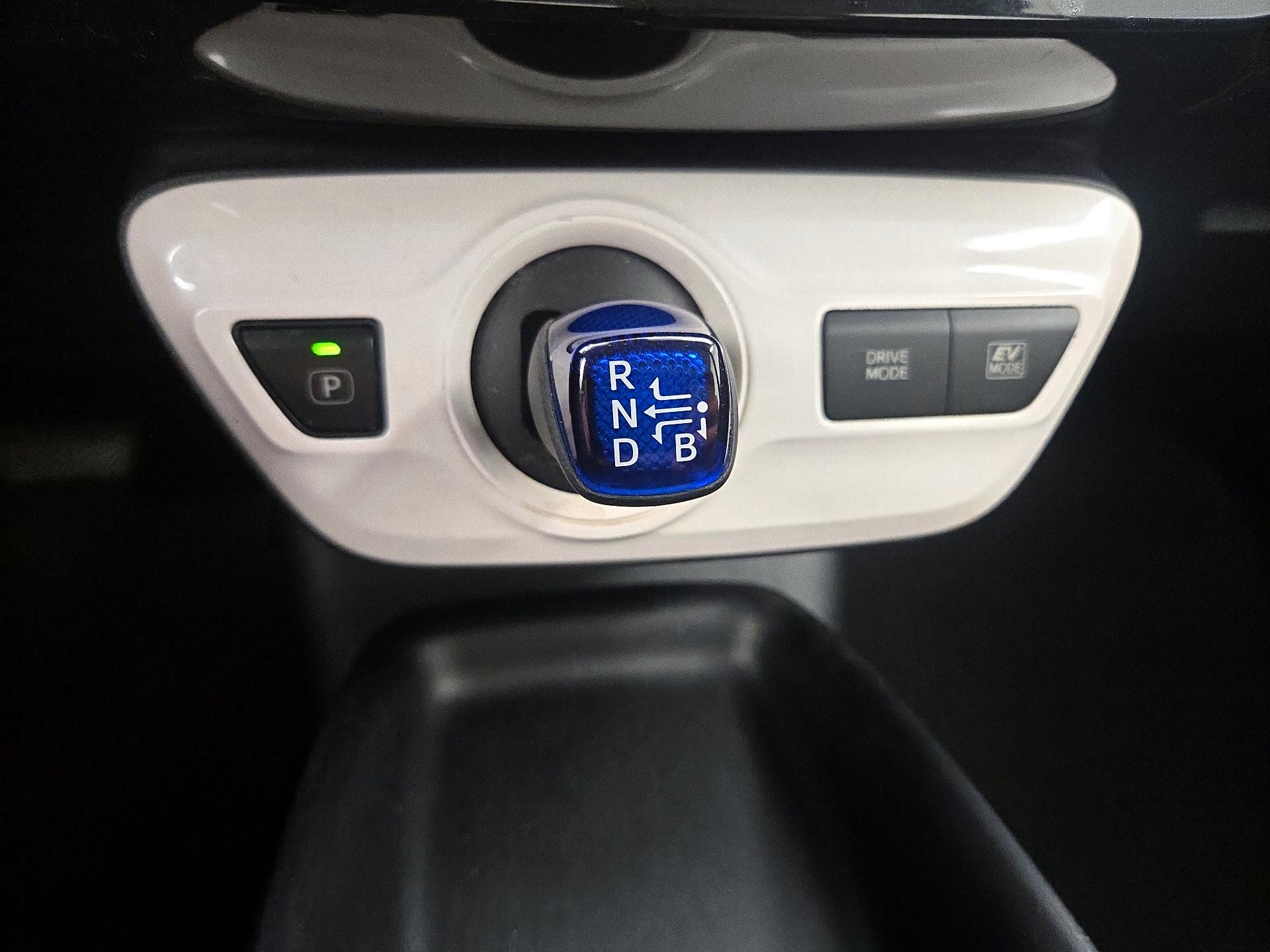 Thumbnail: 2017 Toyota Prius - 17