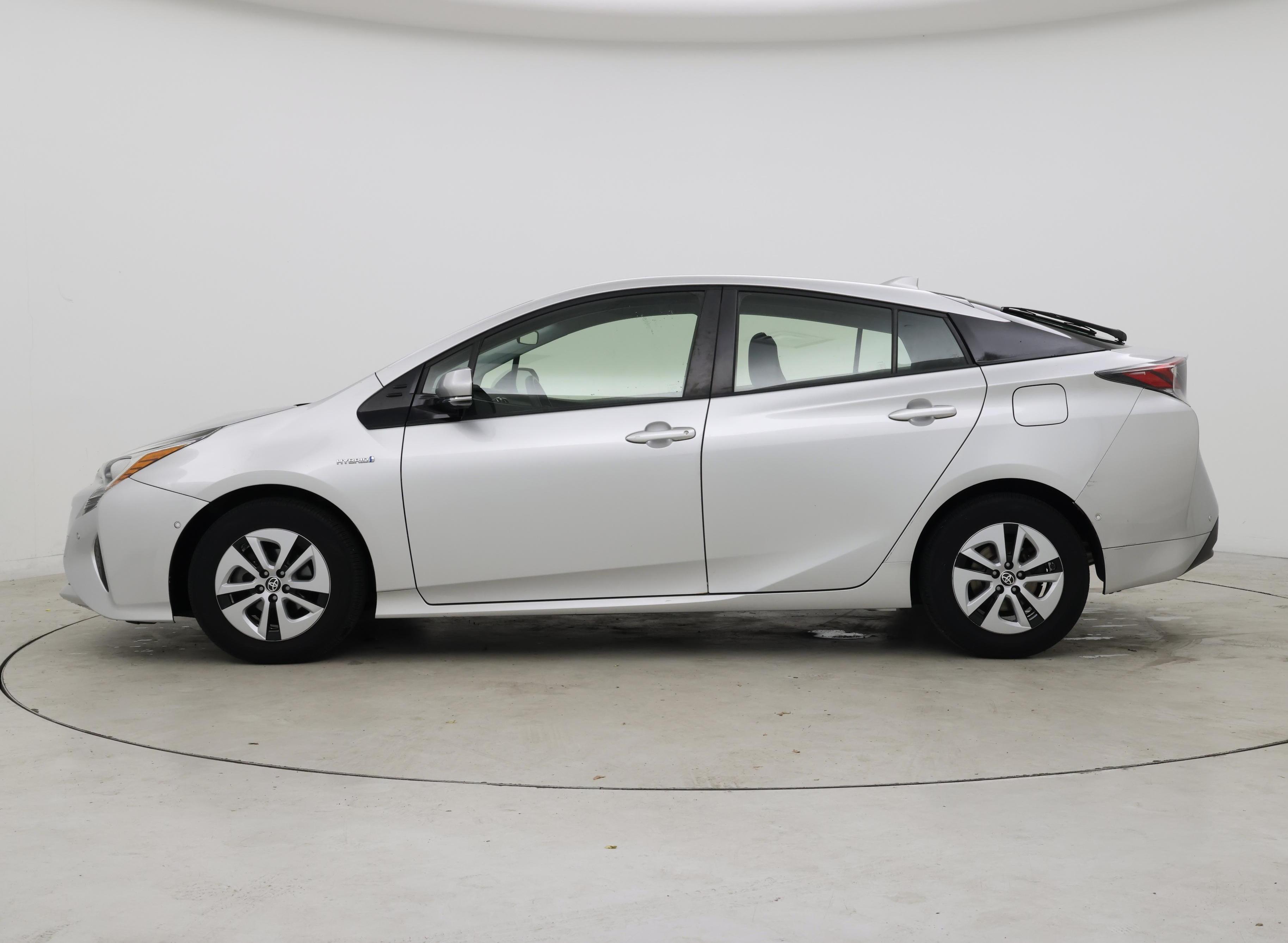 Thumbnail: 2017 Toyota Prius - 3