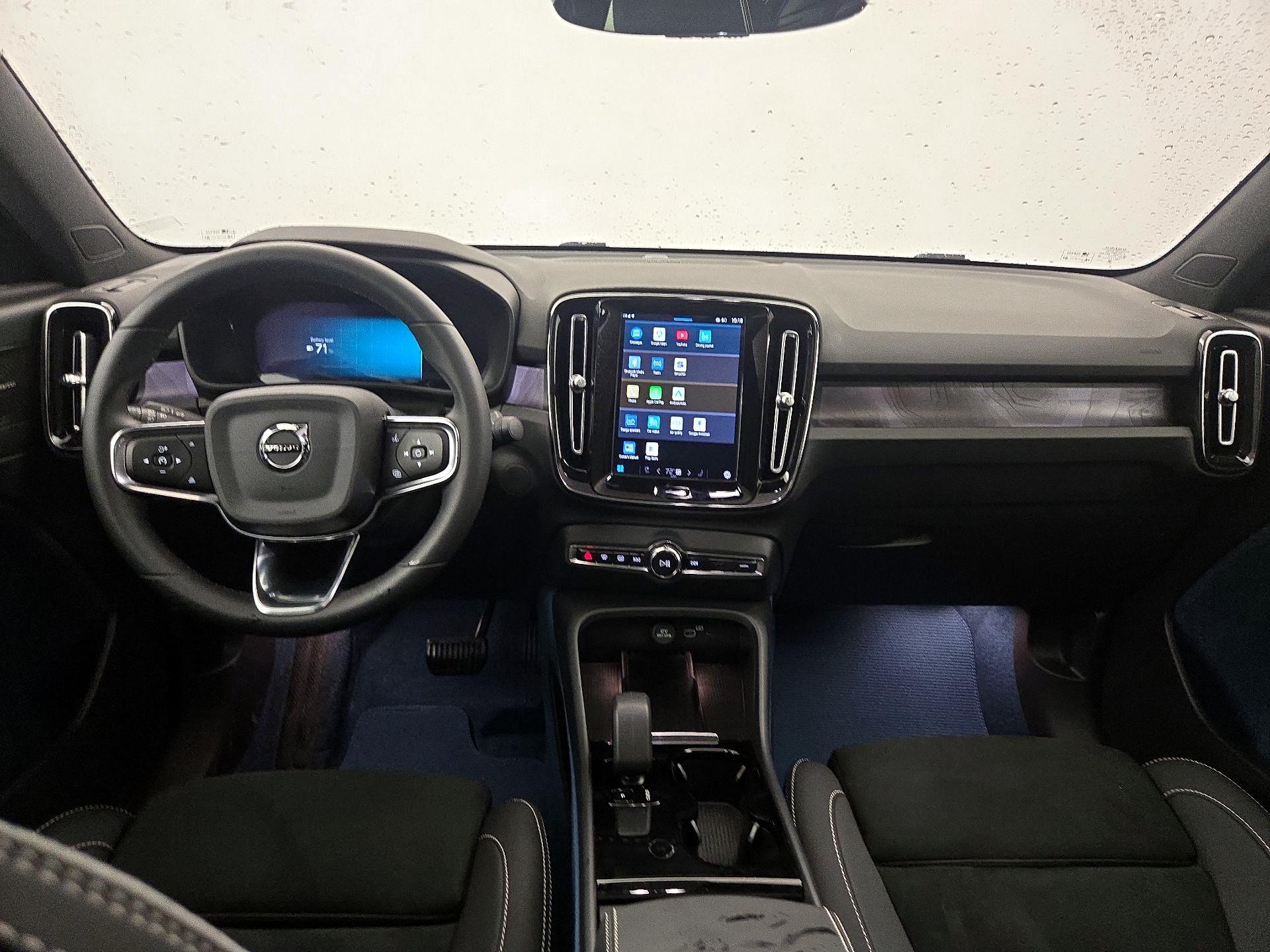 Thumbnail: 2023 Volvo C40 - 9