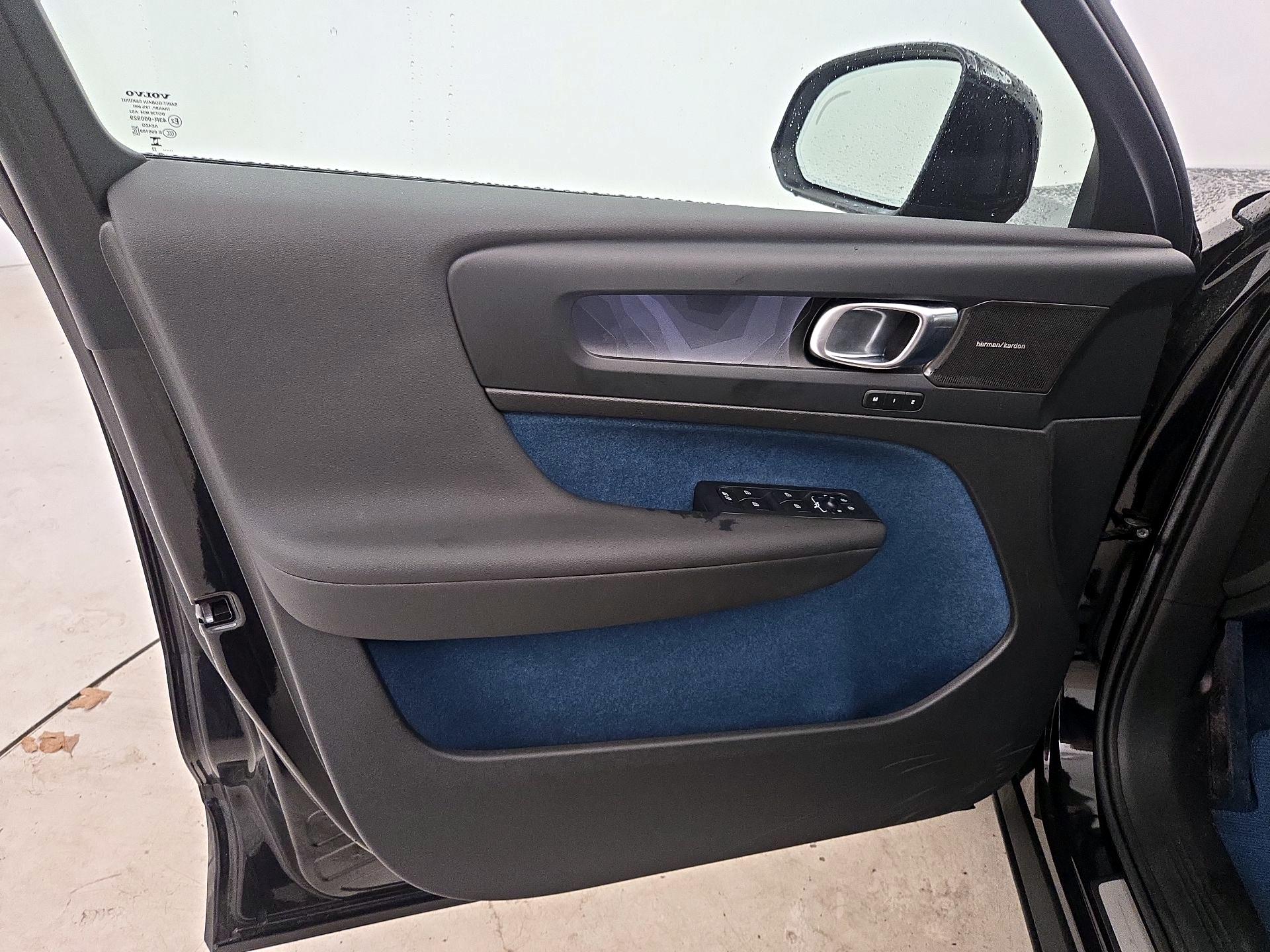 Thumbnail: 2023 Volvo C40 - 12