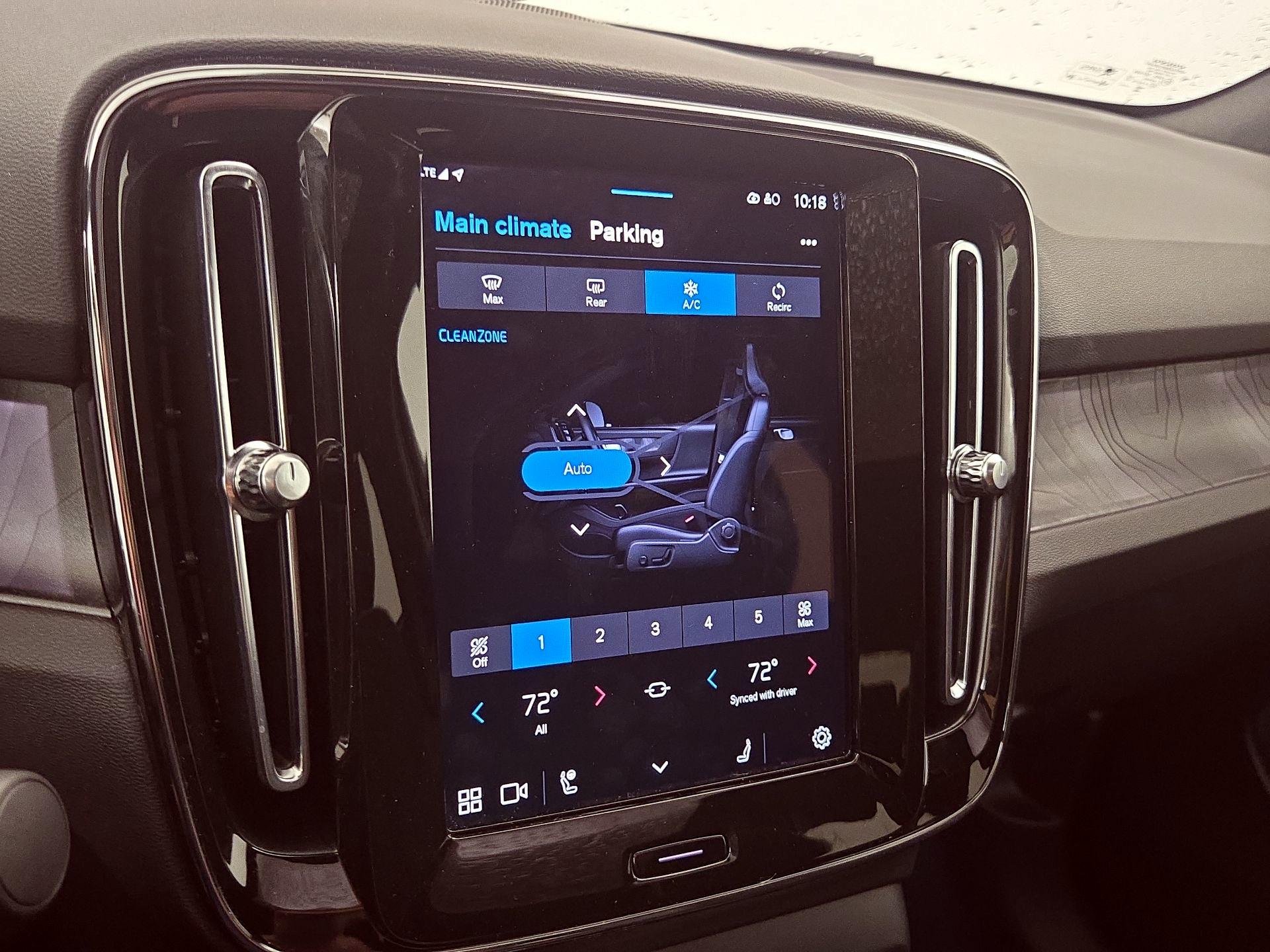 Thumbnail: 2023 Volvo C40 - 15