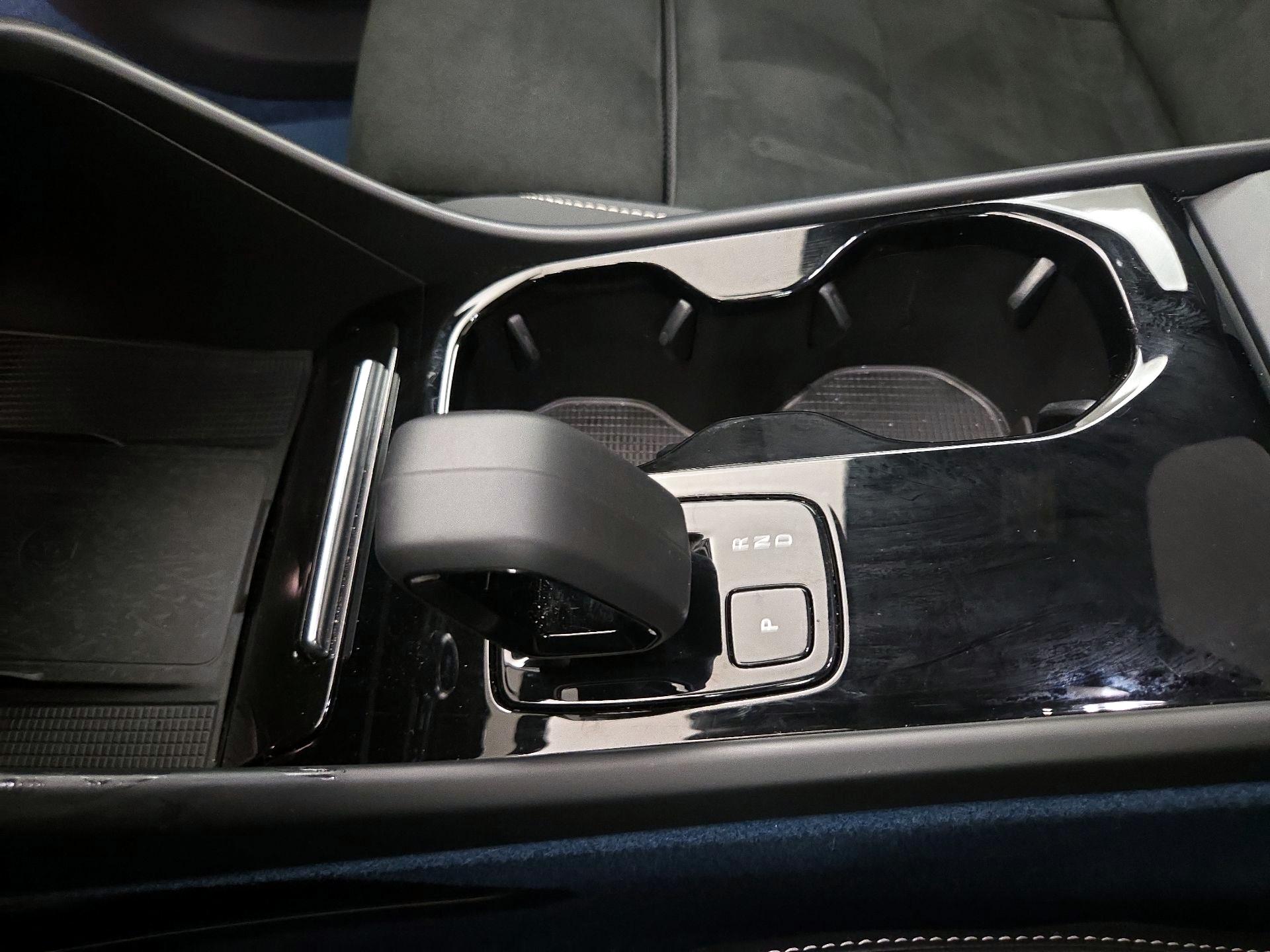 Thumbnail: 2023 Volvo C40 - 16