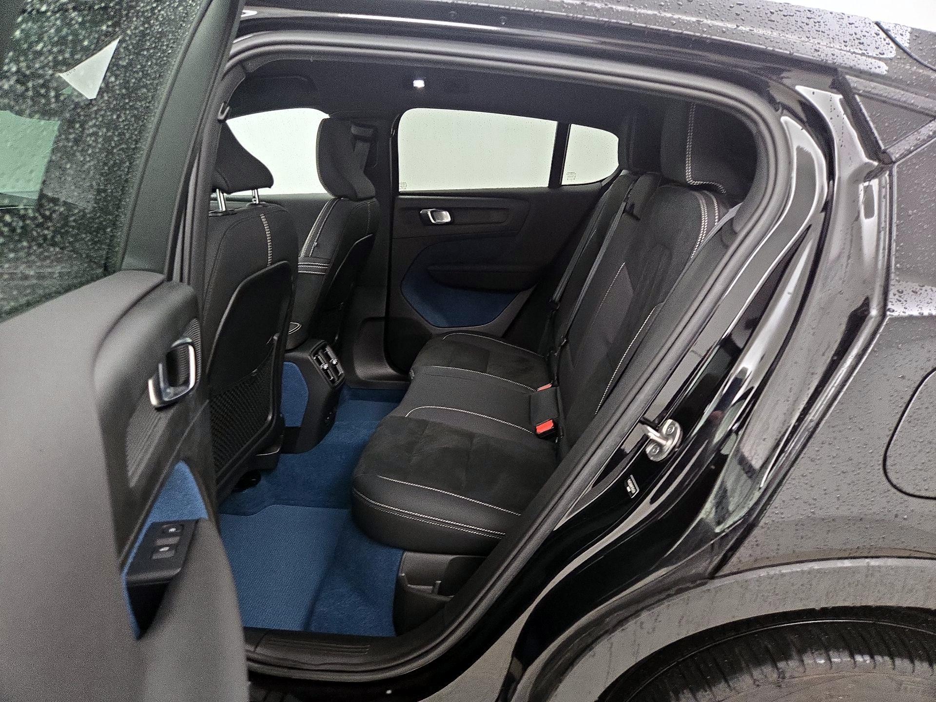 Thumbnail: 2023 Volvo C40 - 19