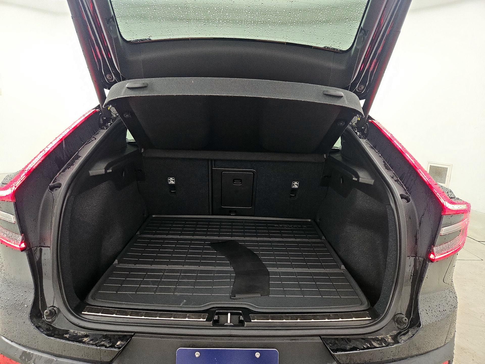 Thumbnail: 2023 Volvo C40 - 20