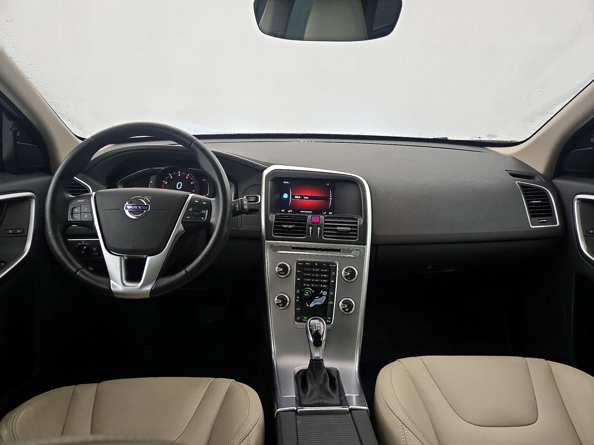 Thumbnail: 2017 Volvo XC60 - 9