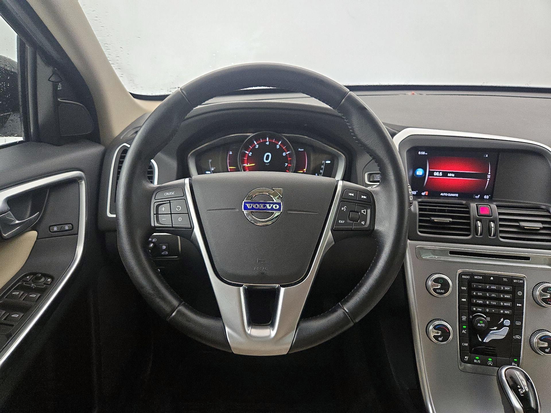 Thumbnail: 2017 Volvo XC60 - 10