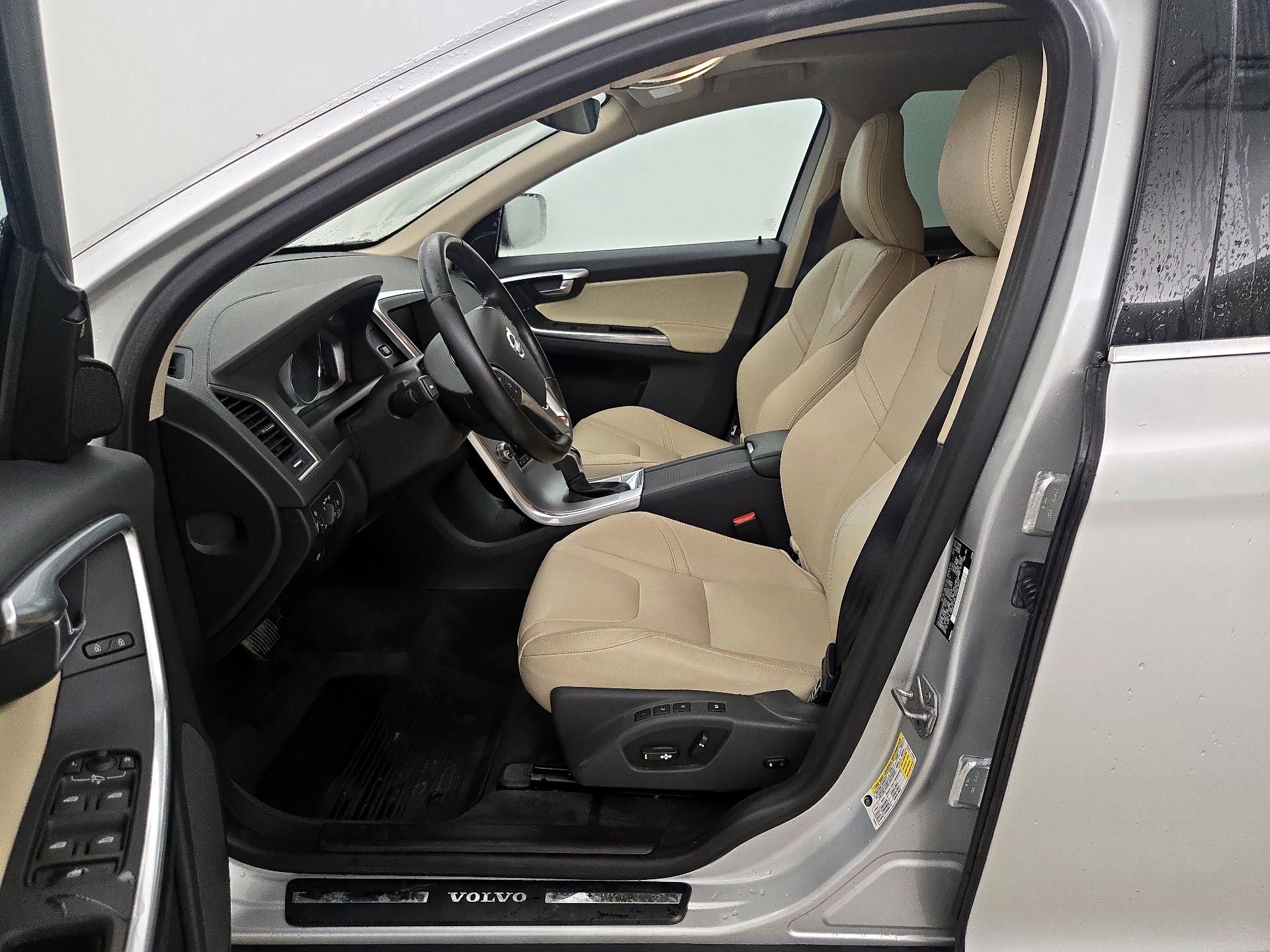 Thumbnail: 2017 Volvo XC60 - 11