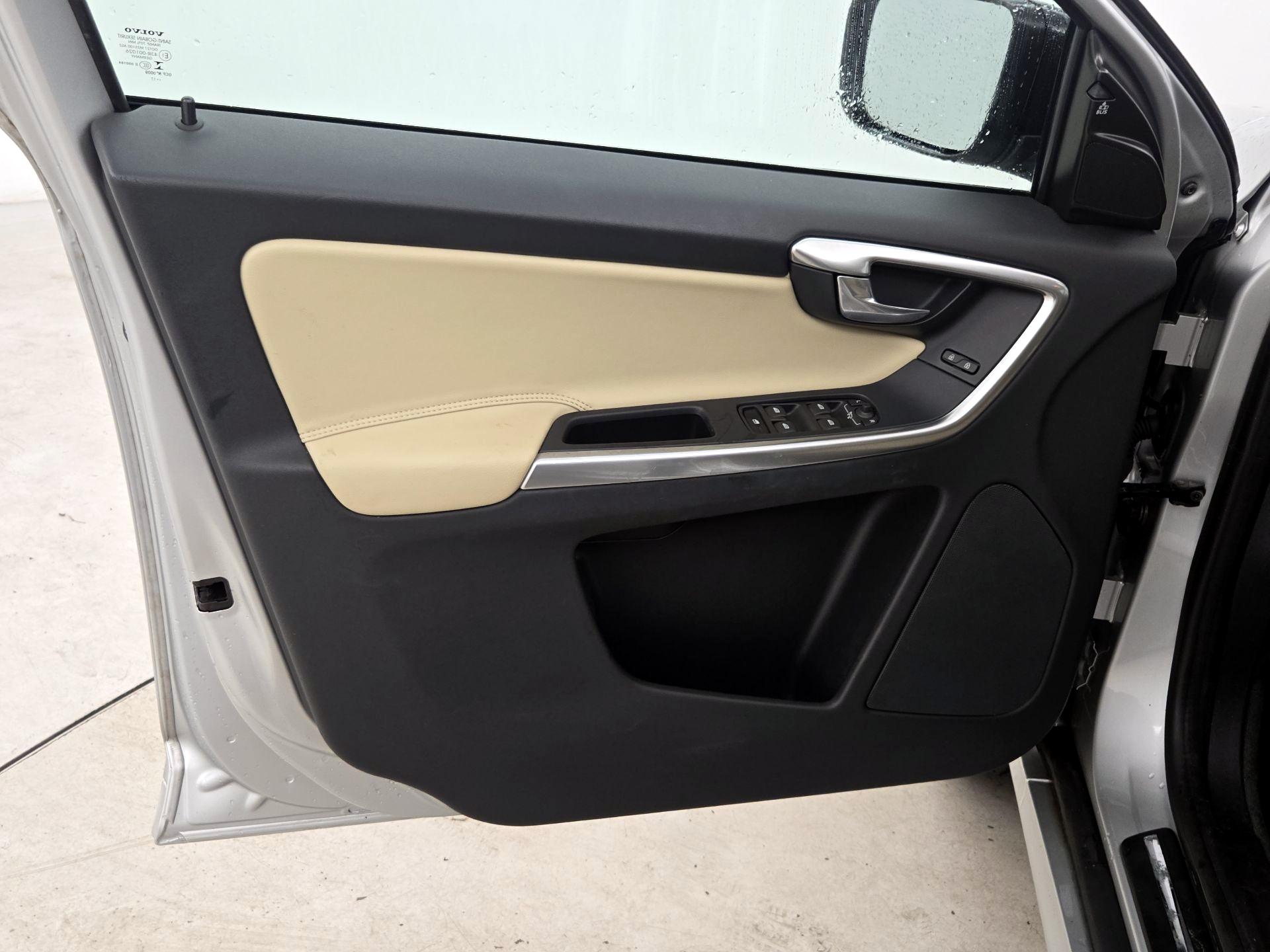 Thumbnail: 2017 Volvo XC60 - 12