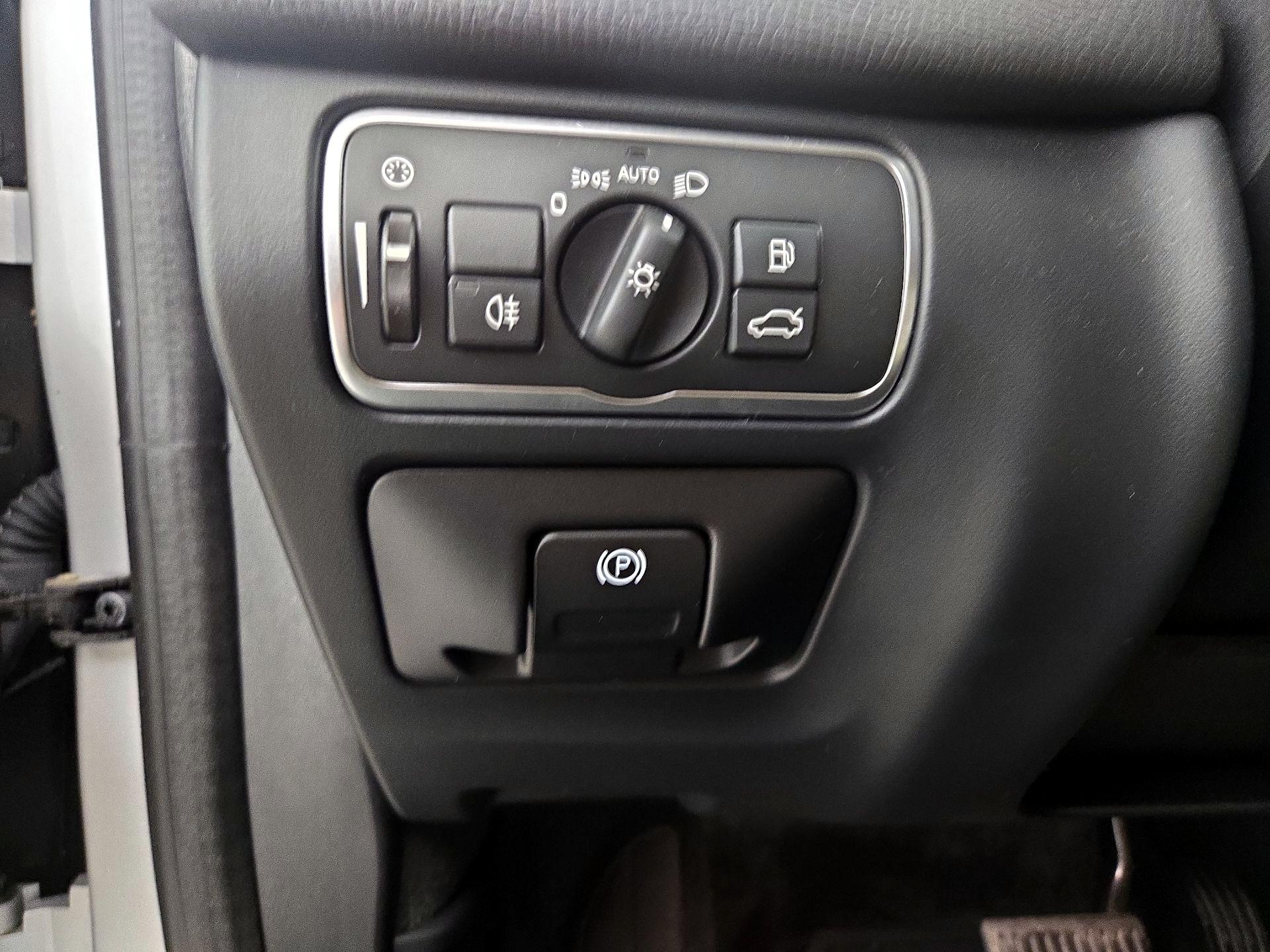 Thumbnail: 2017 Volvo XC60 - 13