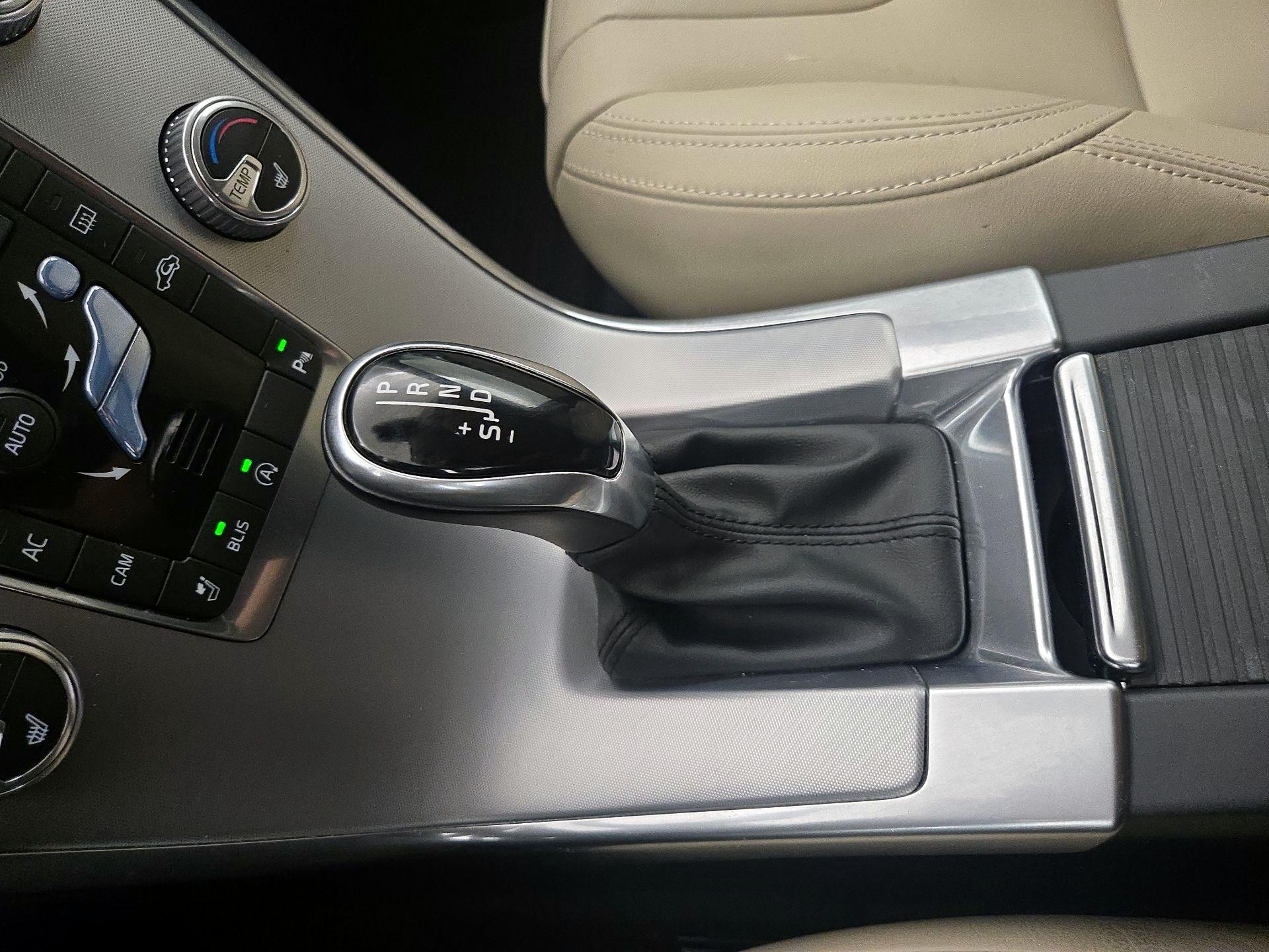 Thumbnail: 2017 Volvo XC60 - 17