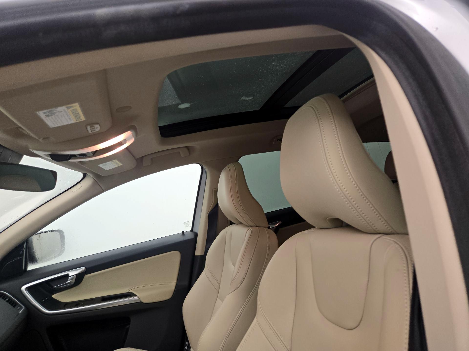 Thumbnail: 2017 Volvo XC60 - 19