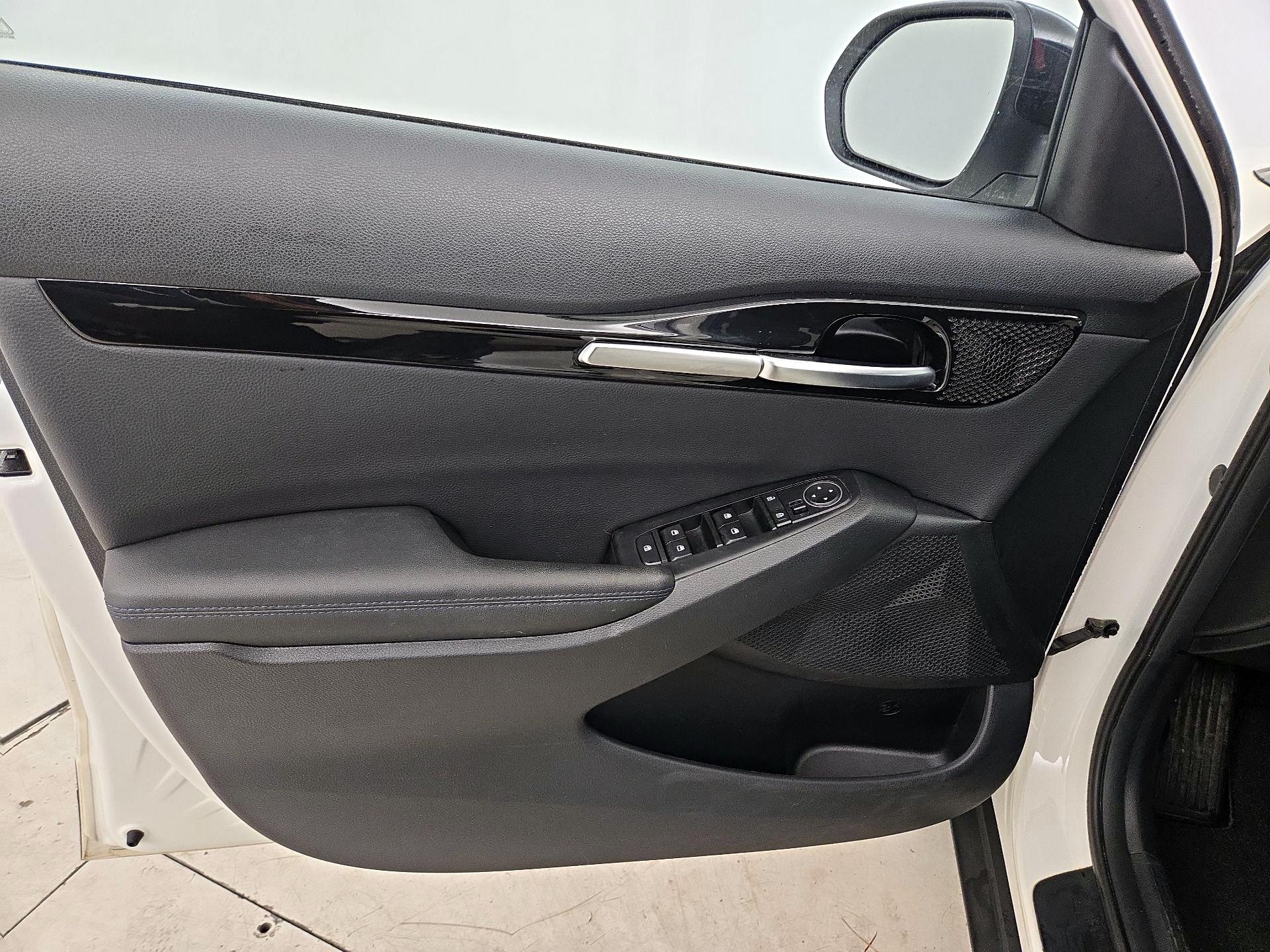 Thumbnail: 2022 Kia Seltos - 12