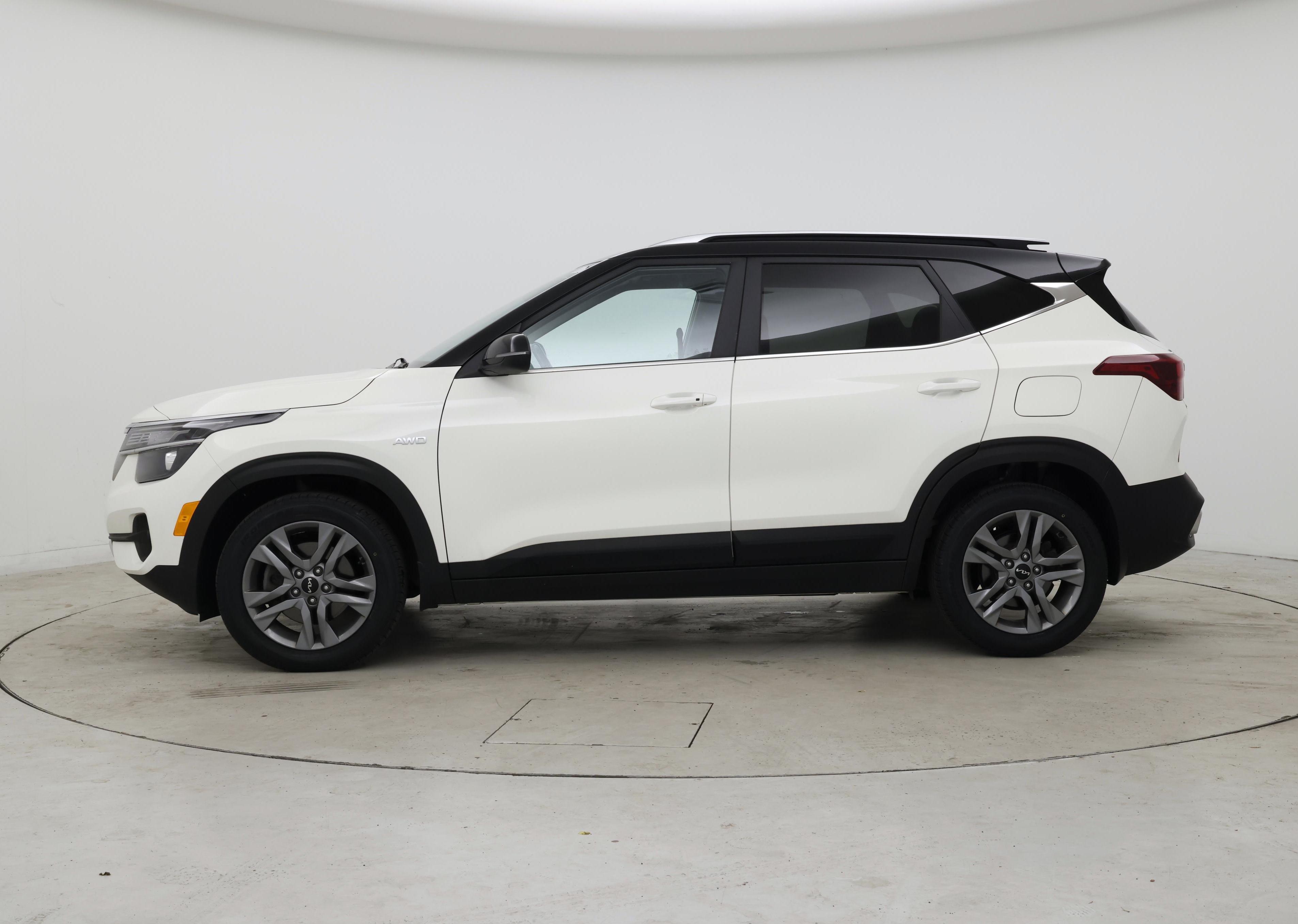 Thumbnail: 2022 Kia Seltos - 3