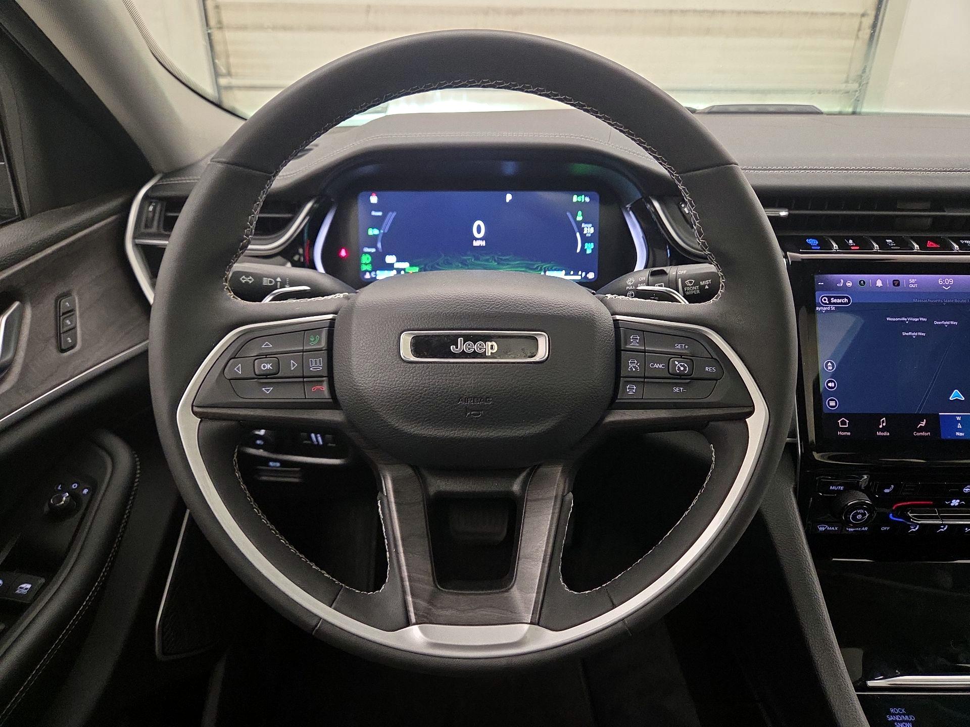 Thumbnail: 2022 Jeep Grand Cherokee - 10