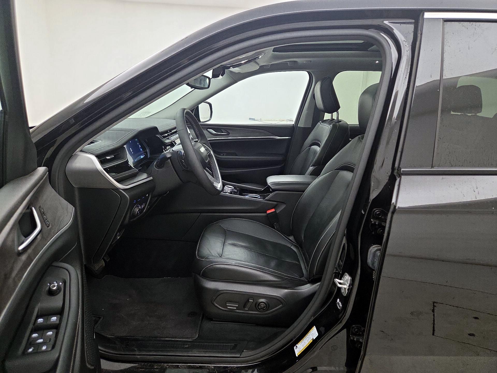 Thumbnail: 2022 Jeep Grand Cherokee - 11