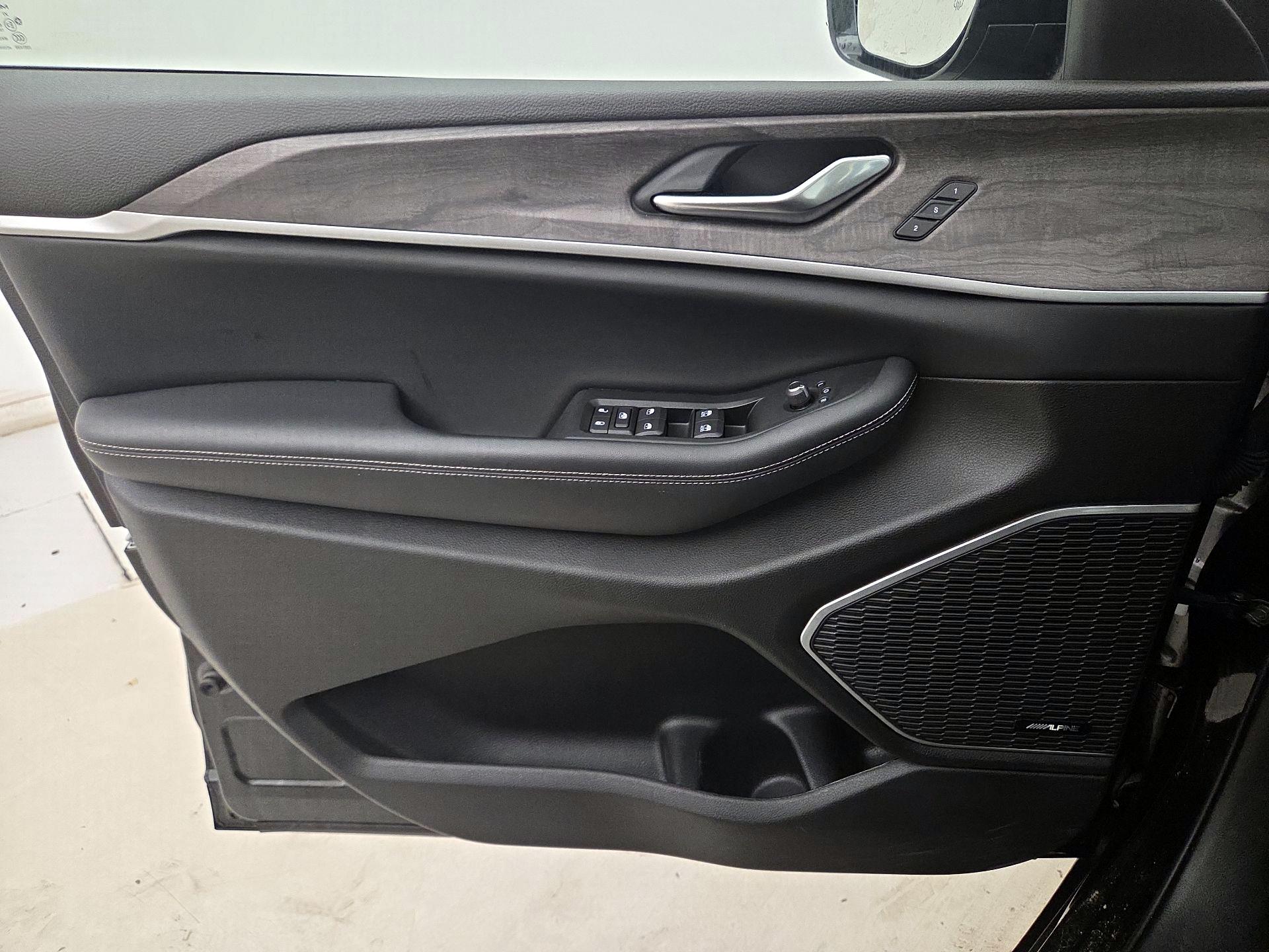 Thumbnail: 2022 Jeep Grand Cherokee - 12