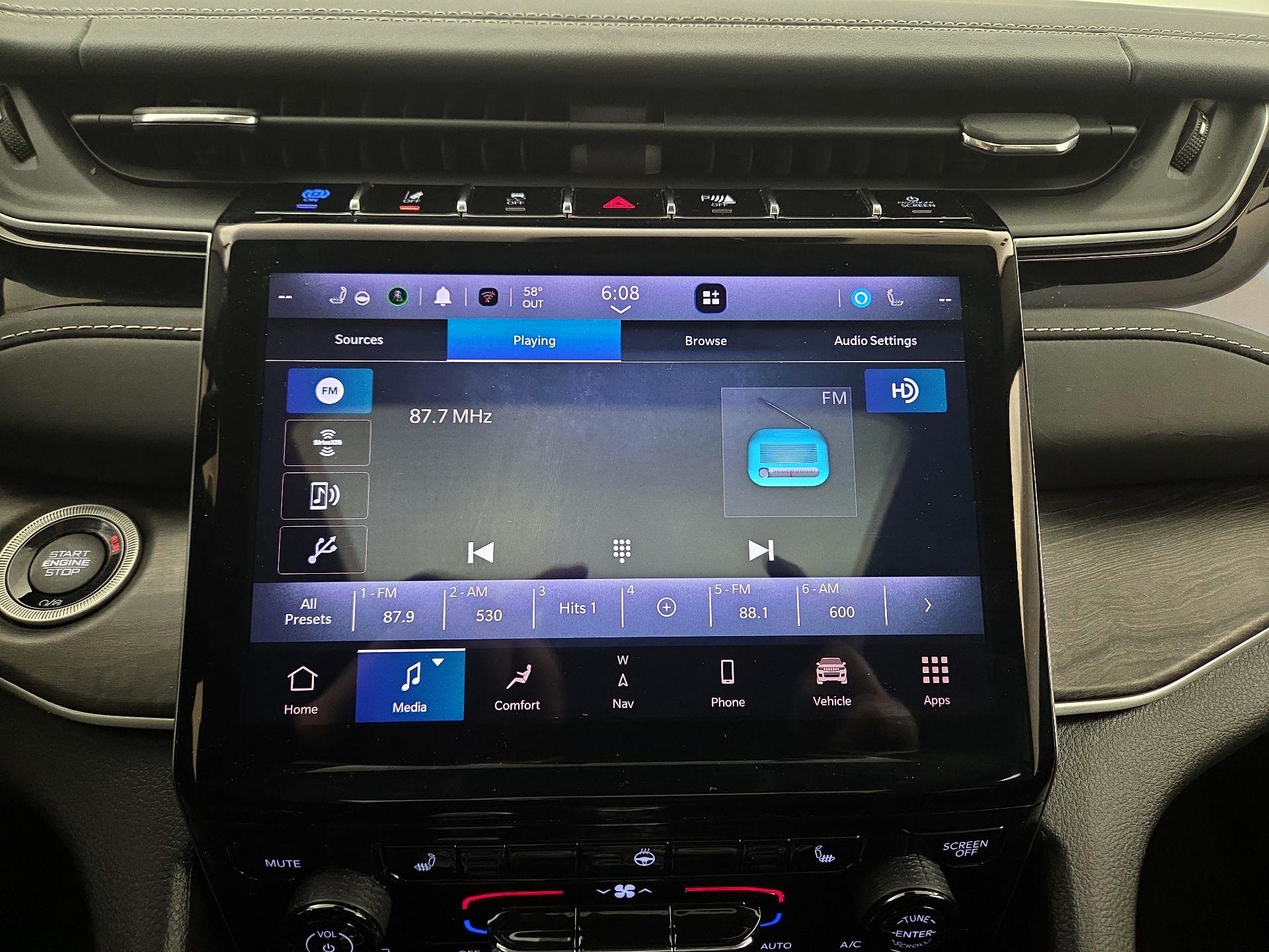 Thumbnail: 2022 Jeep Grand Cherokee - 16