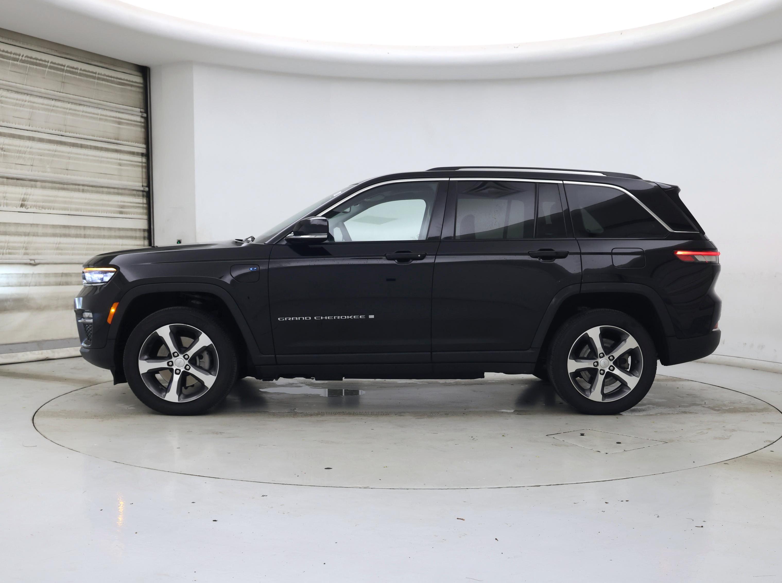 Thumbnail: 2022 Jeep Grand Cherokee - 3