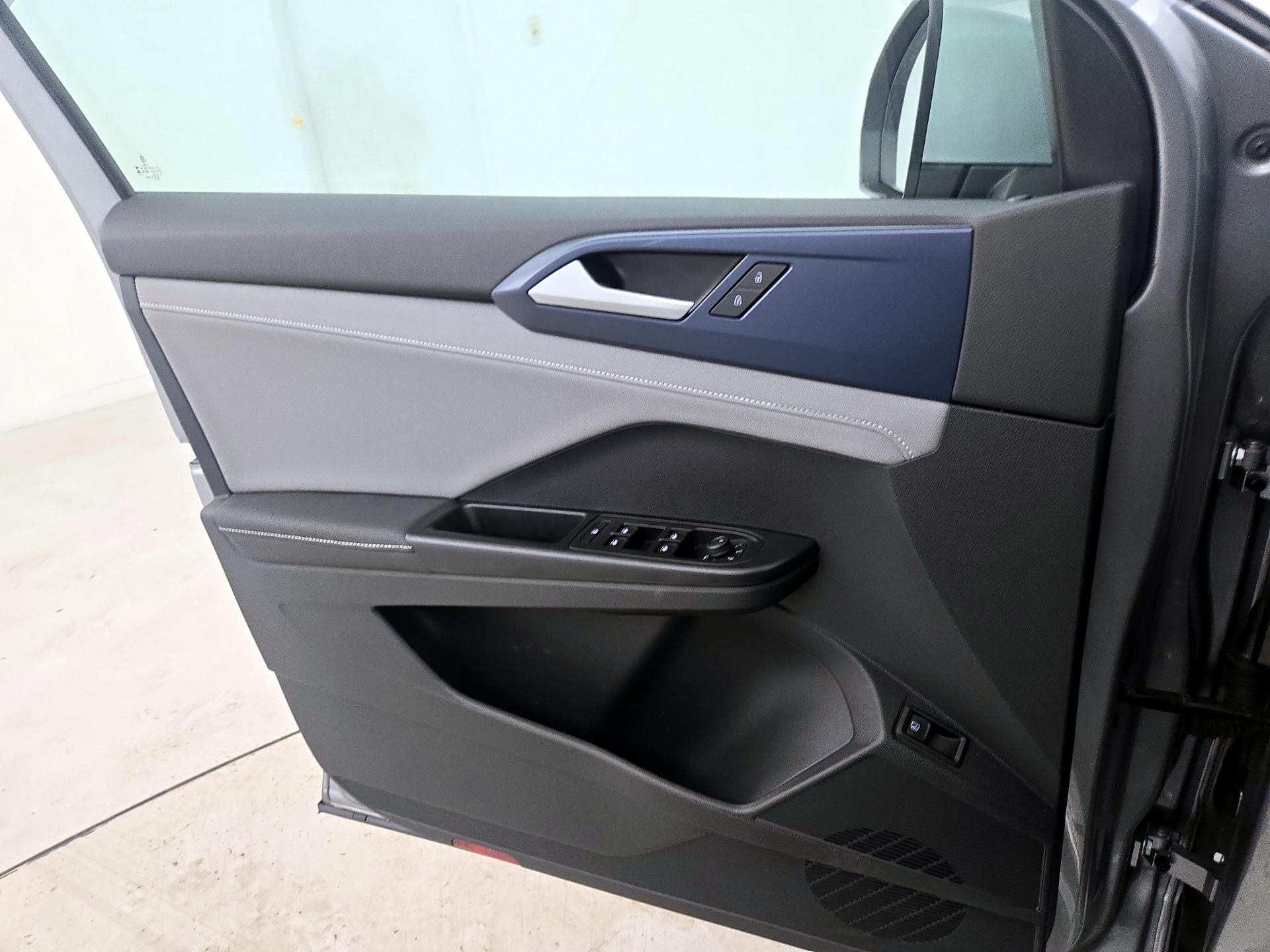 Thumbnail: 2024 Volkswagen Taos - 12