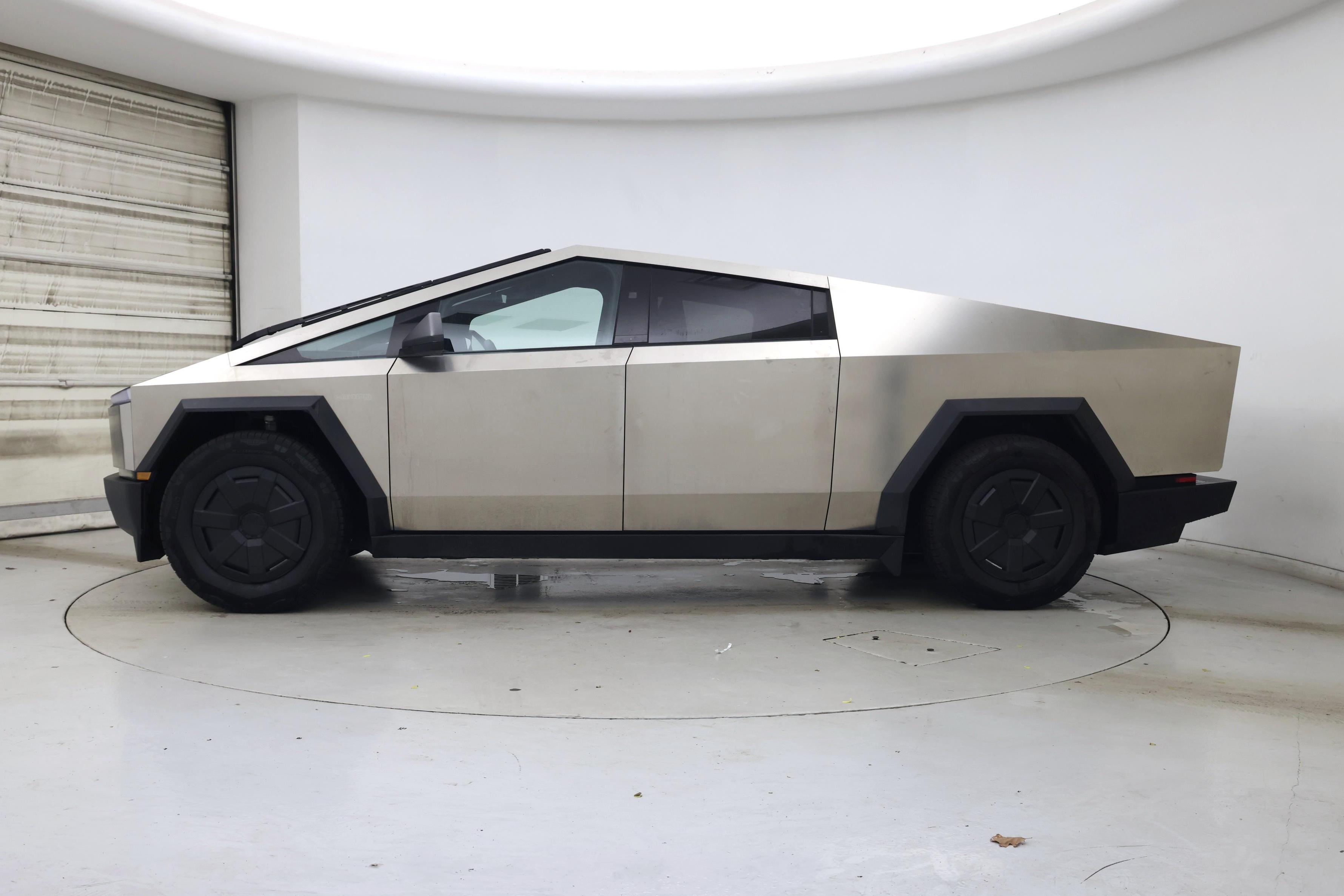 Thumbnail: 2024 Tesla Cybertruck - 3