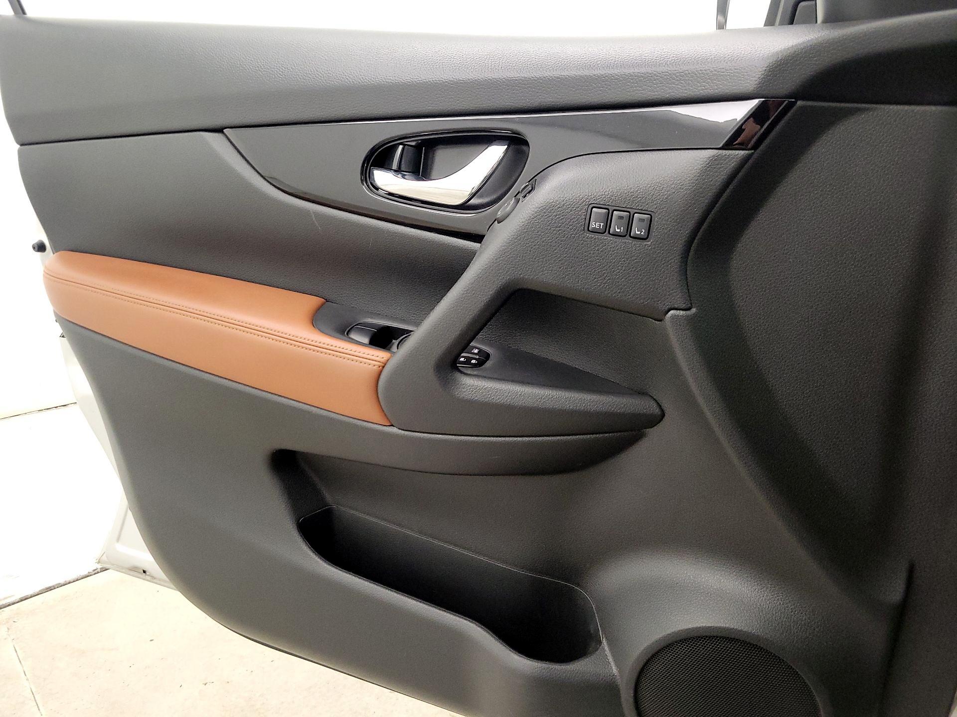 Thumbnail: 2018 Nissan Rogue - 12