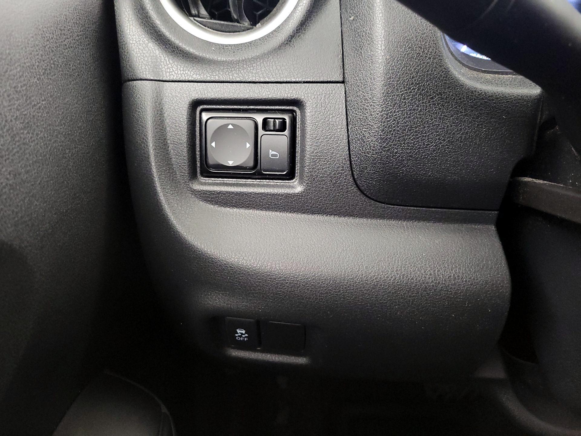 Thumbnail: 2015 Nissan Versa Note - 13