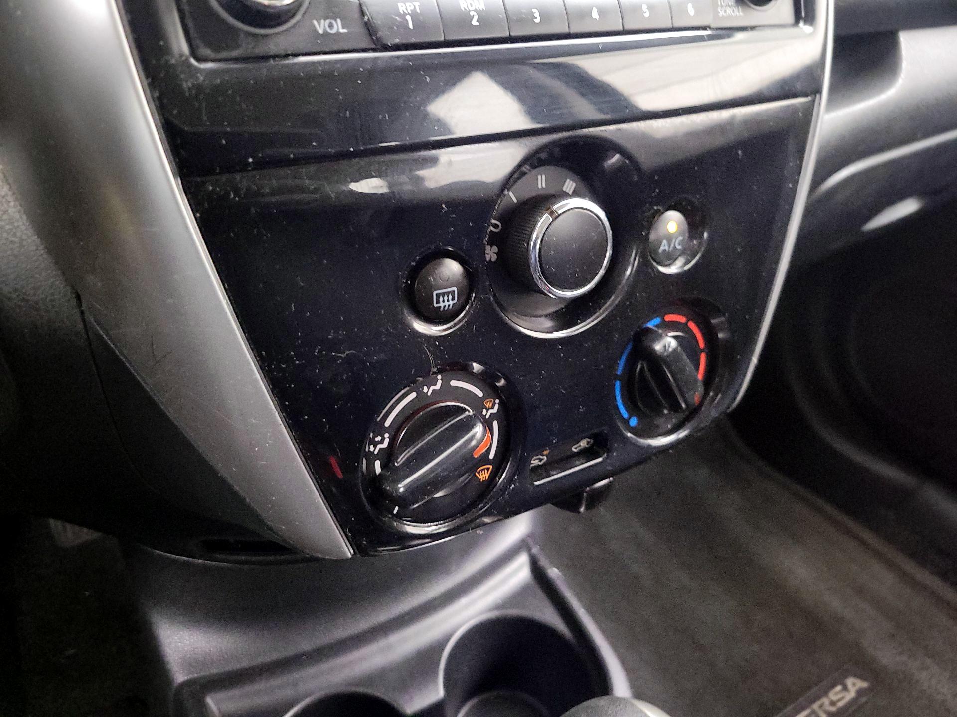 Thumbnail: 2015 Nissan Versa Note - 16