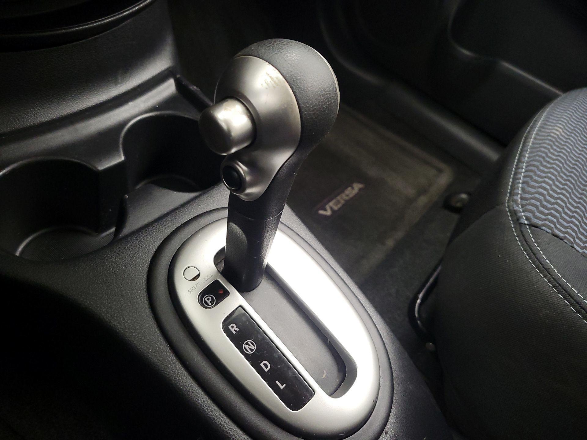 Thumbnail: 2015 Nissan Versa Note - 17