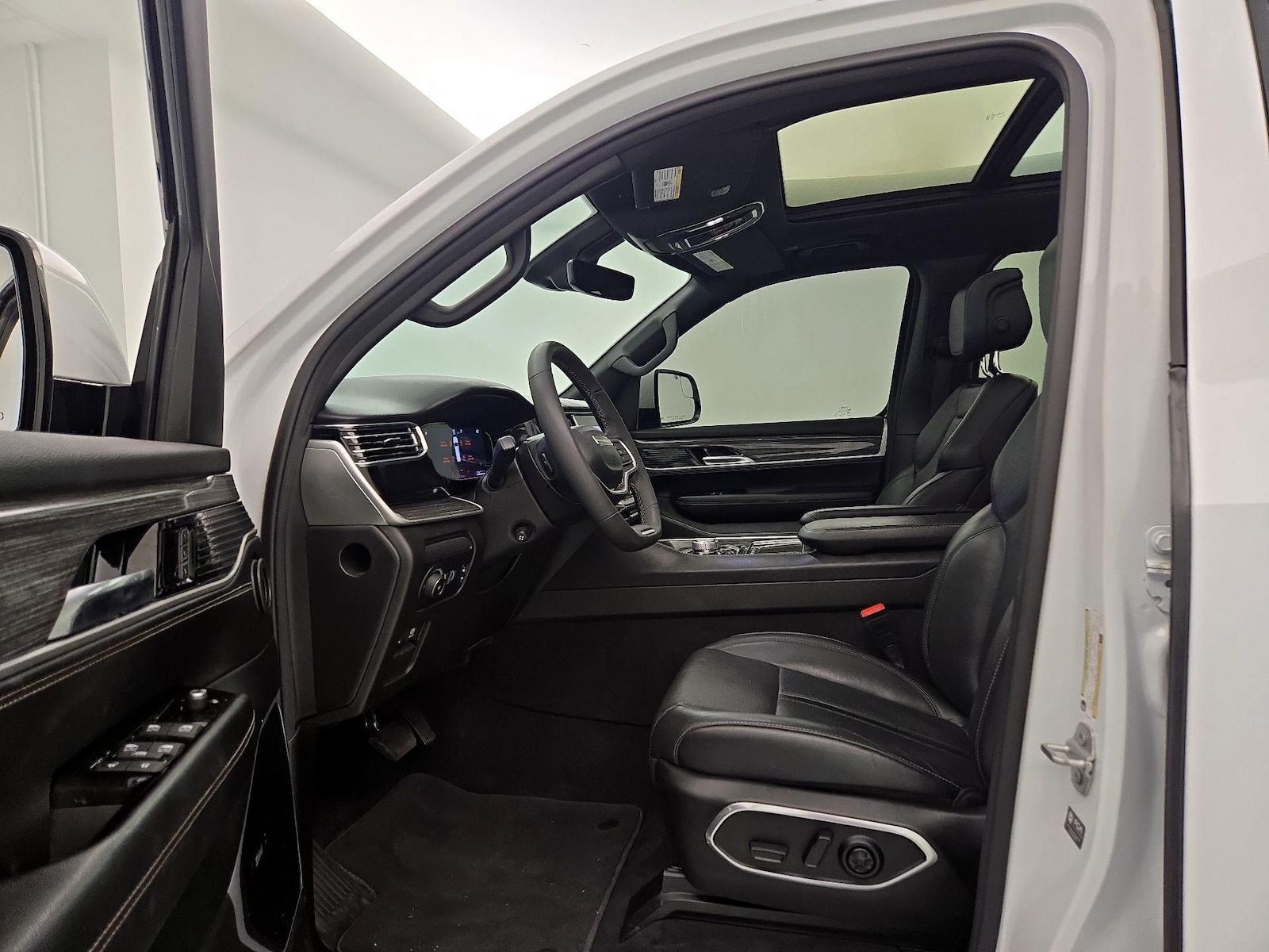 2022 Jeep Wagoneer Series III - Photo 12