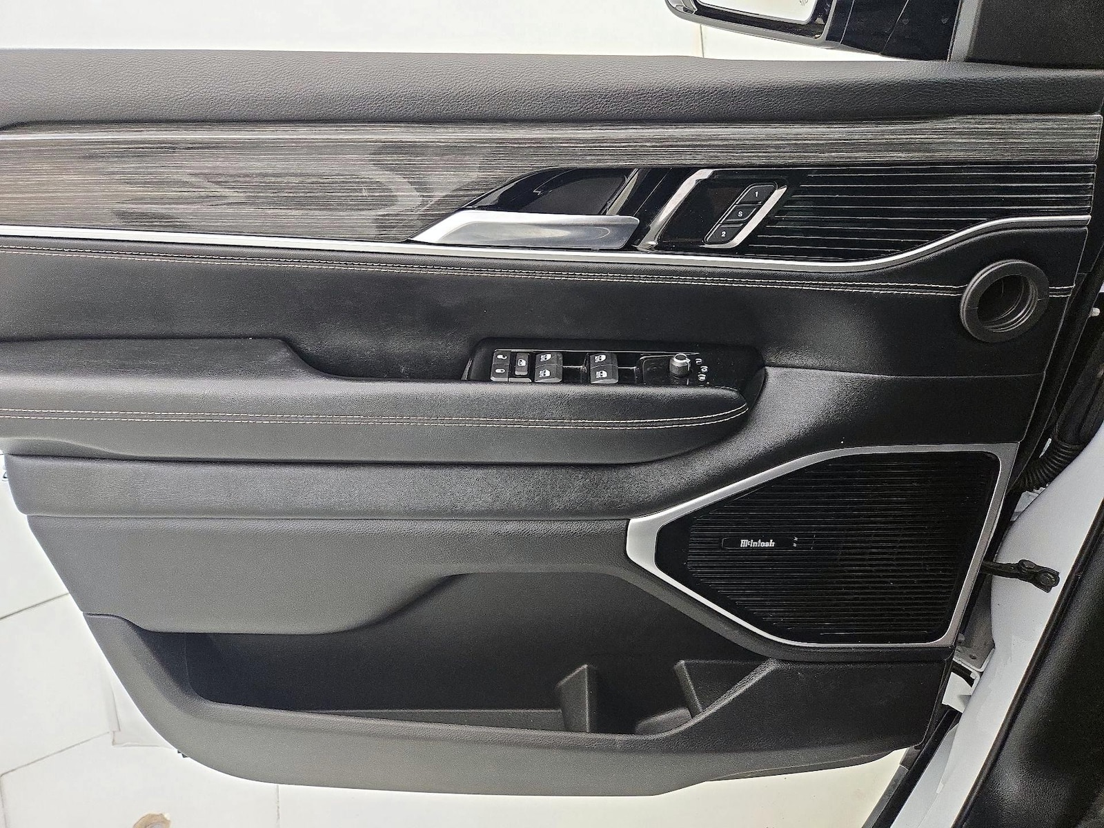2022 Jeep Wagoneer Series III - Photo 13