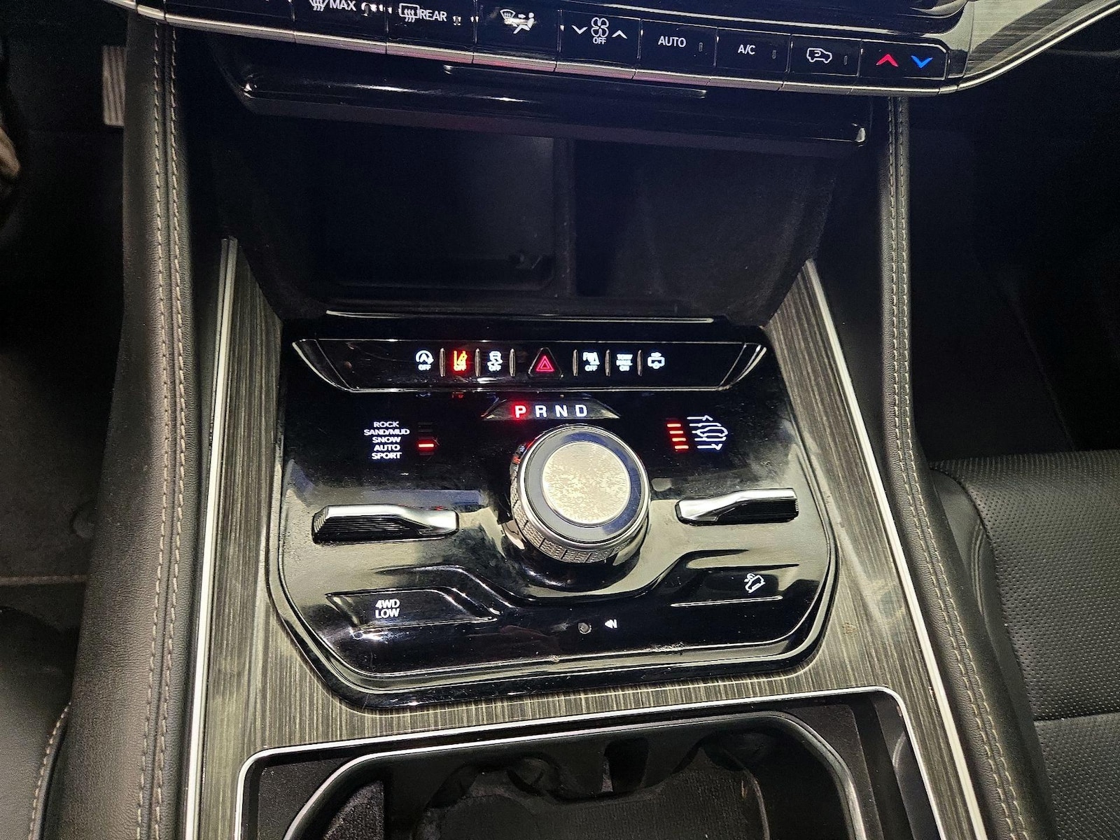 2022 Jeep Wagoneer Series III - Photo 19