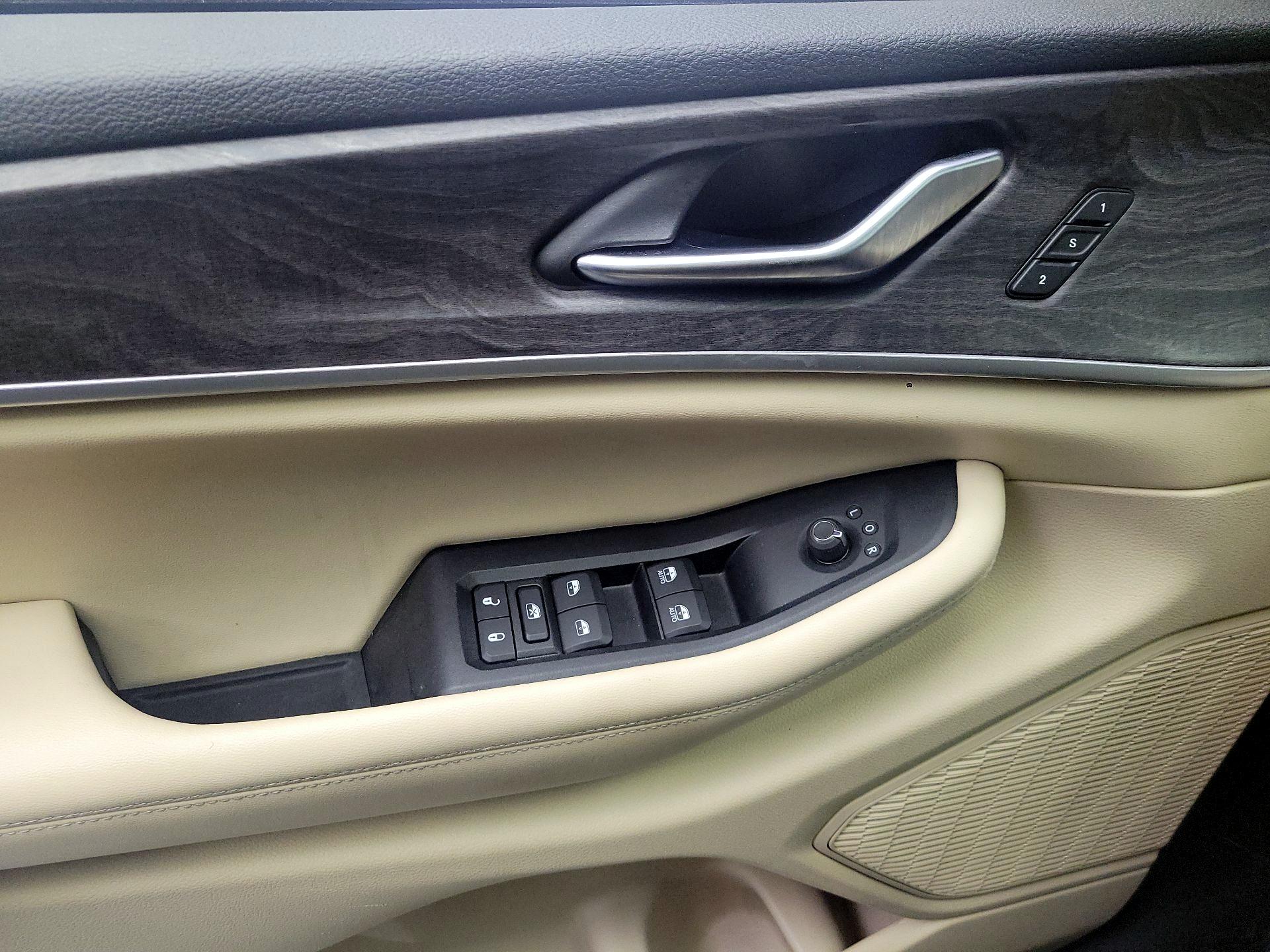 Thumbnail: 2023 Jeep Grand Cherokee - 10