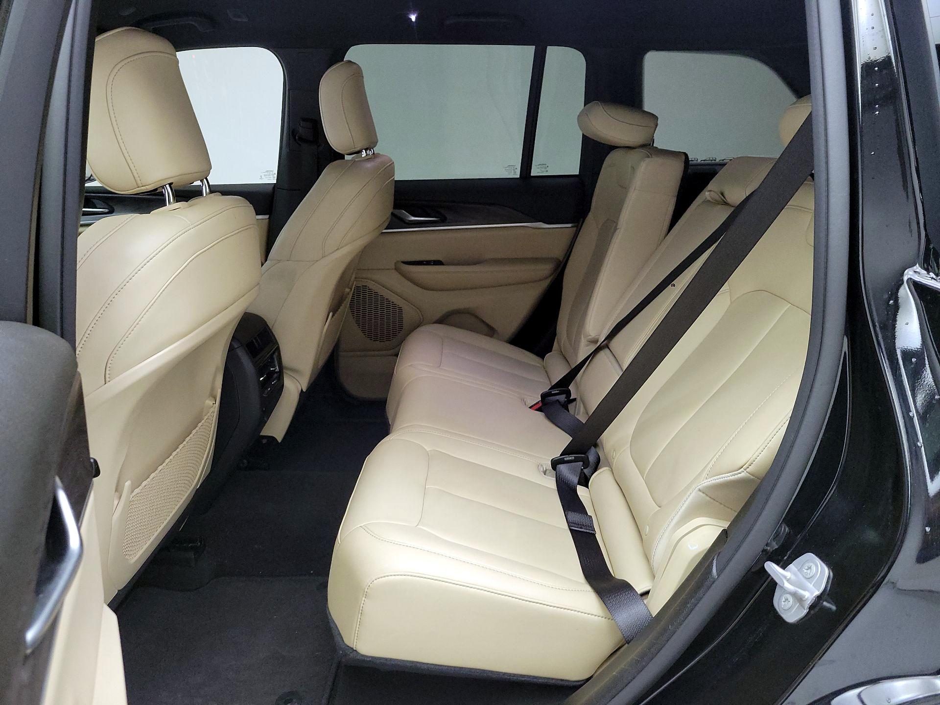 Thumbnail: 2023 Jeep Grand Cherokee - 18