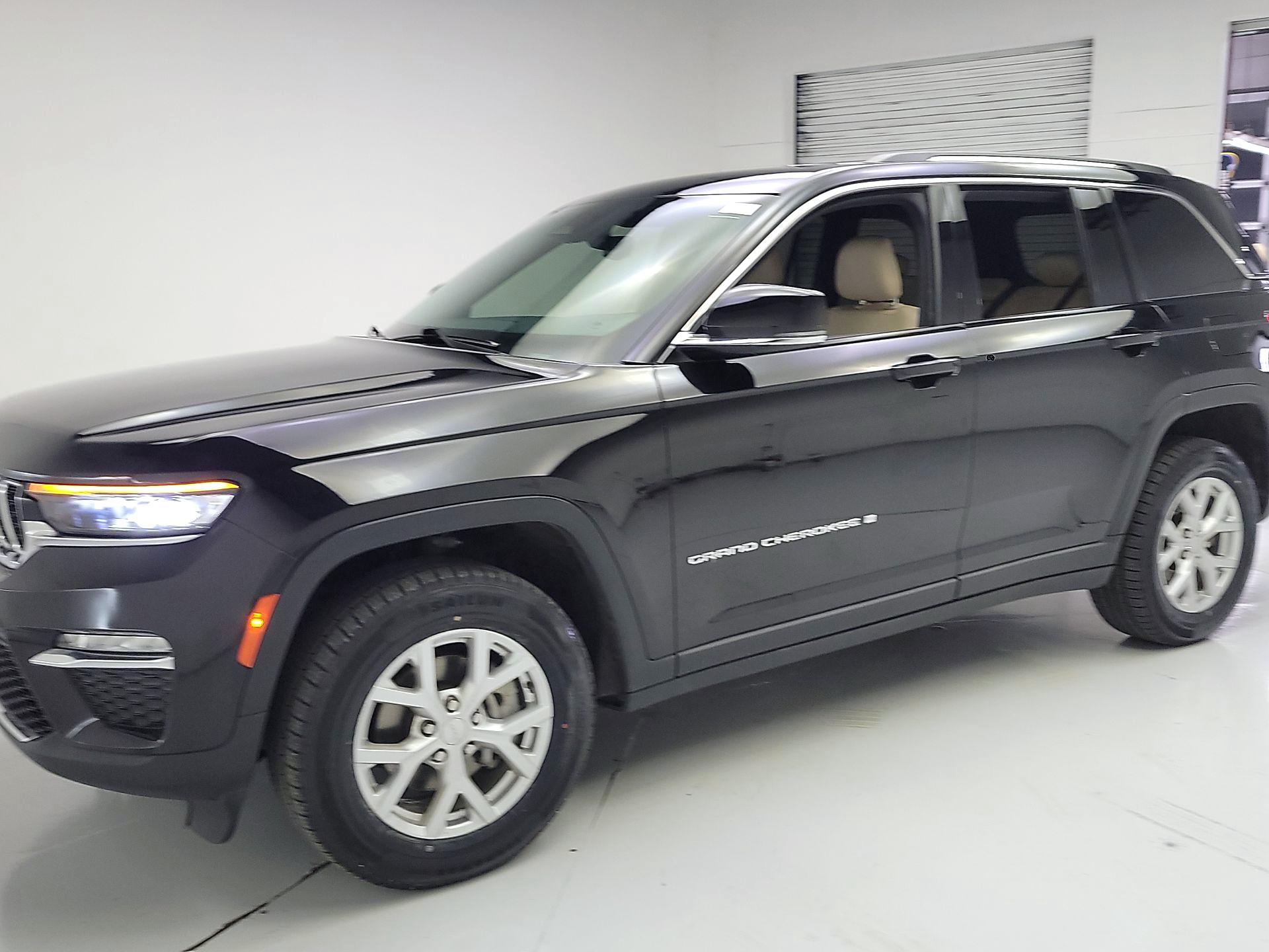 Thumbnail: 2023 Jeep Grand Cherokee - 3