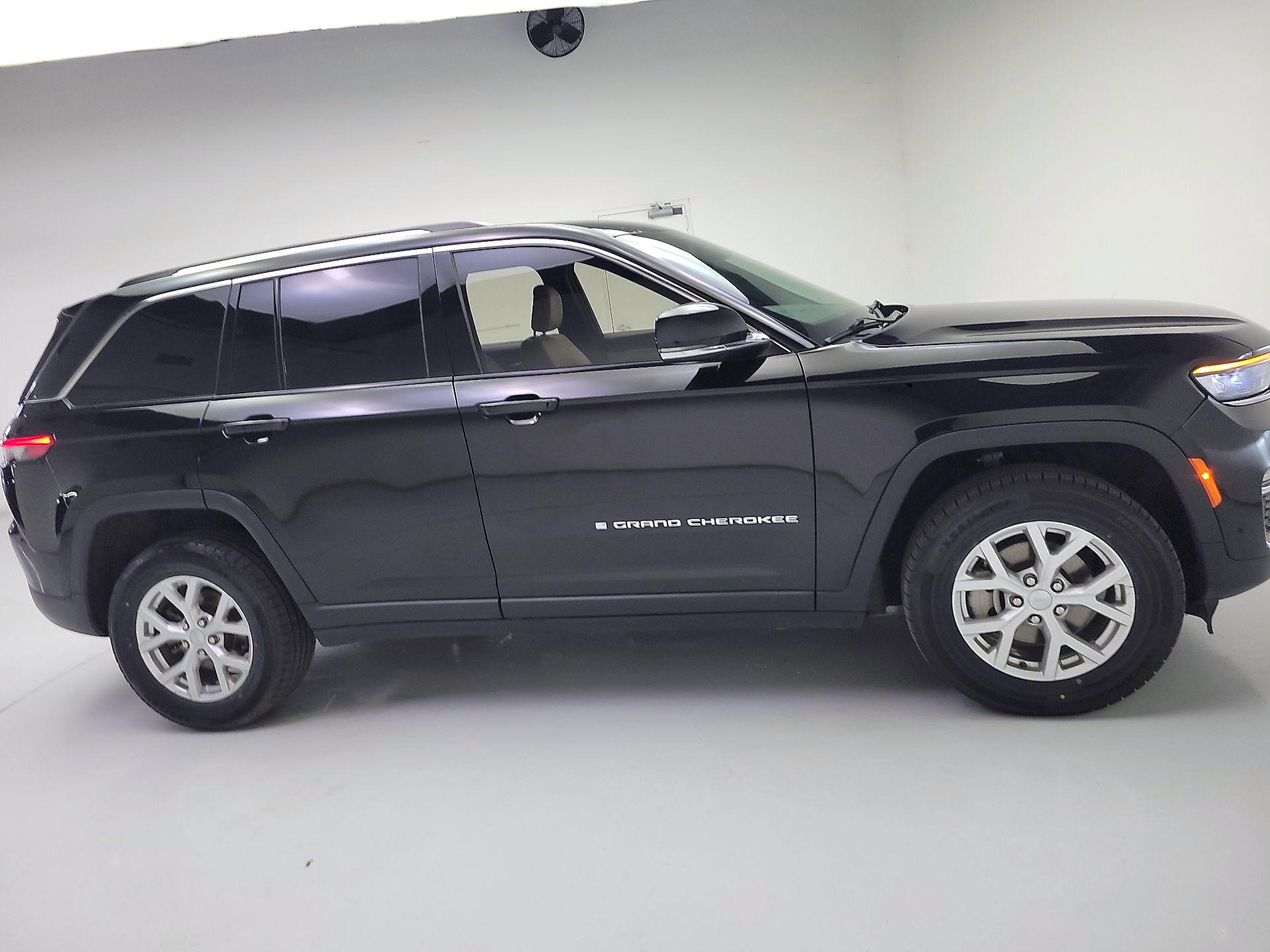 Thumbnail: 2023 Jeep Grand Cherokee - 4