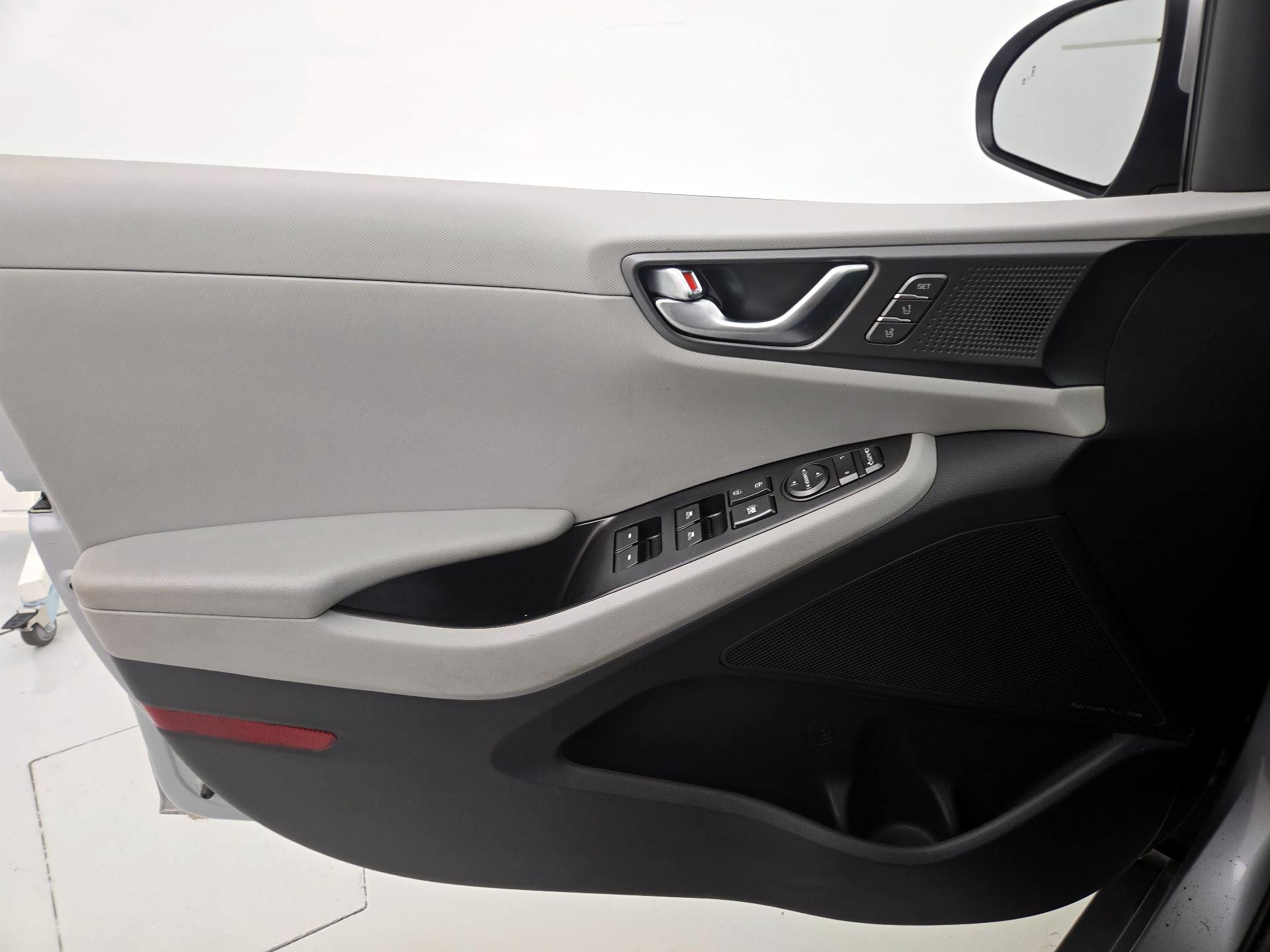 Thumbnail: 2020 Hyundai Ioniq - 12