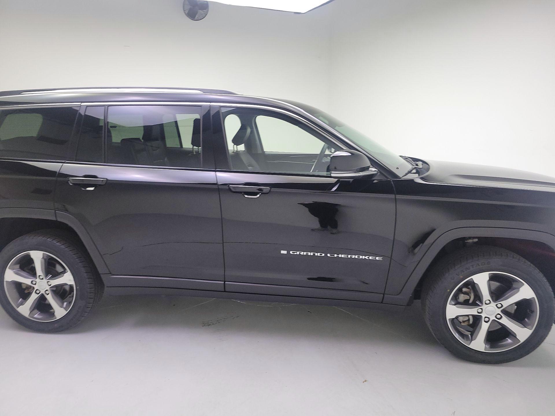 Thumbnail: 2023 Jeep Grand Cherokee L - 4