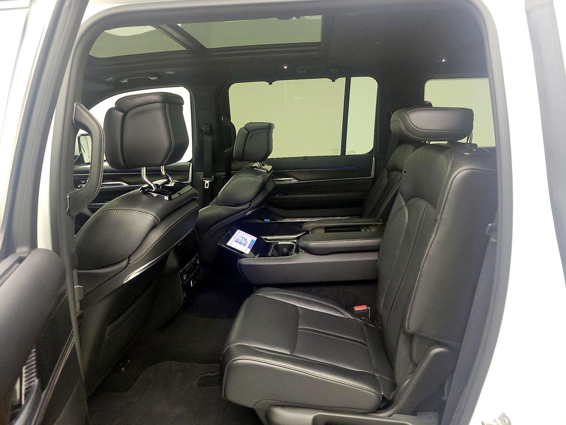 Thumbnail: 2022 Jeep Grand Wagoneer - 19