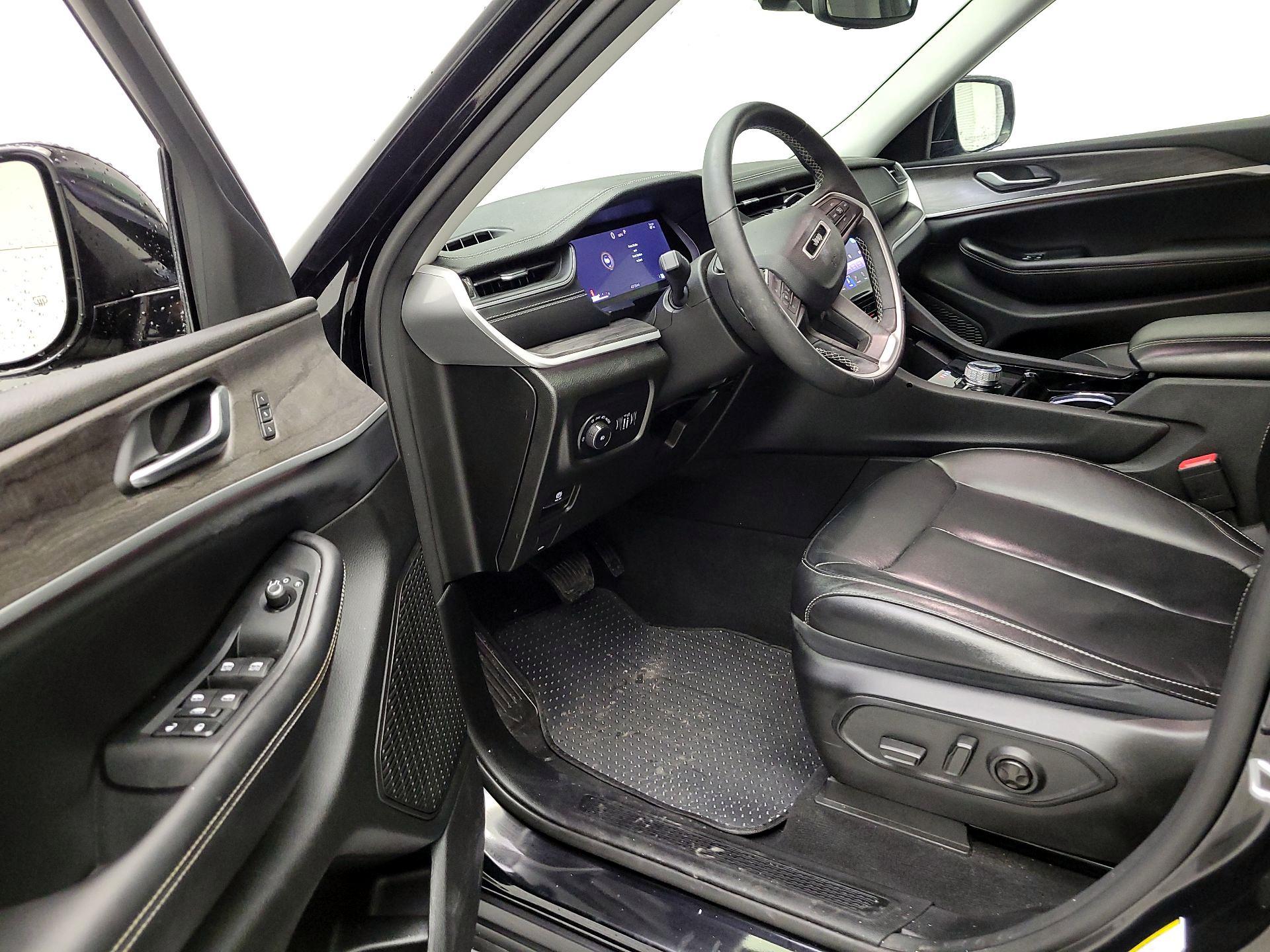 Thumbnail: 2023 Jeep Grand Cherokee - 9