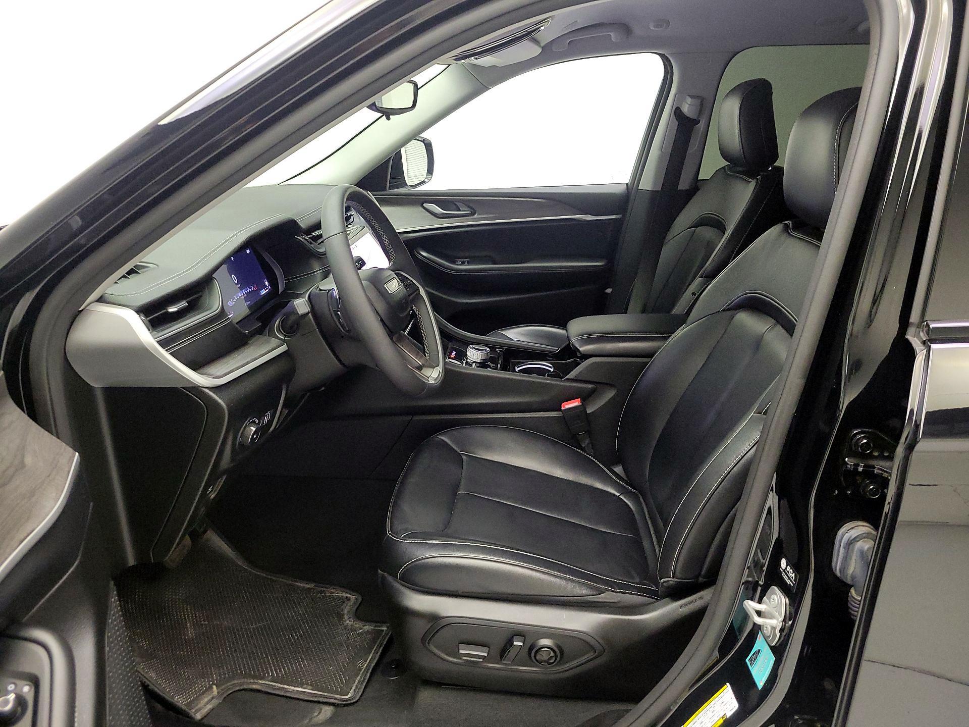 Thumbnail: 2023 Jeep Grand Cherokee - 9